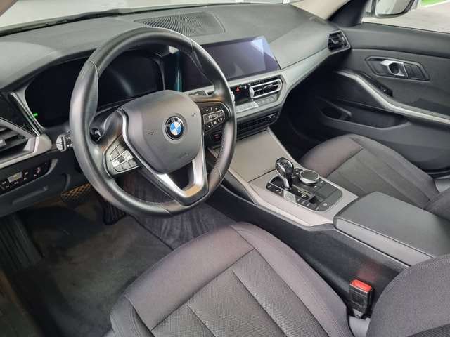 BMW 320d xDrive Touring-7