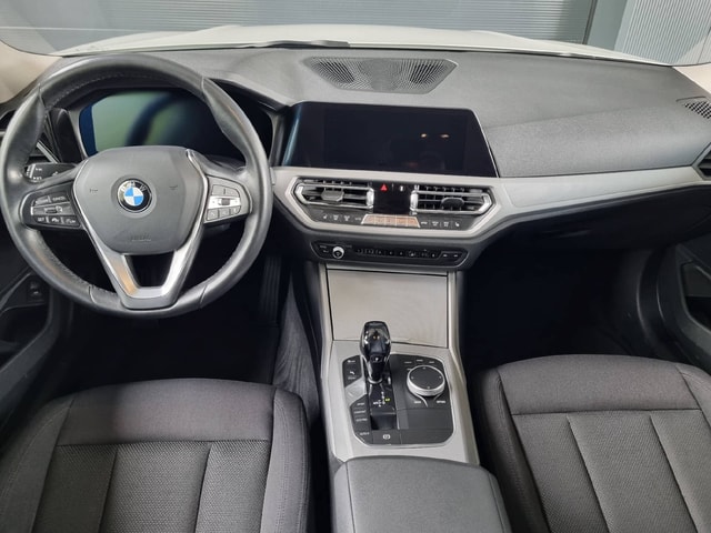 BMW 320d xDrive Touring-8