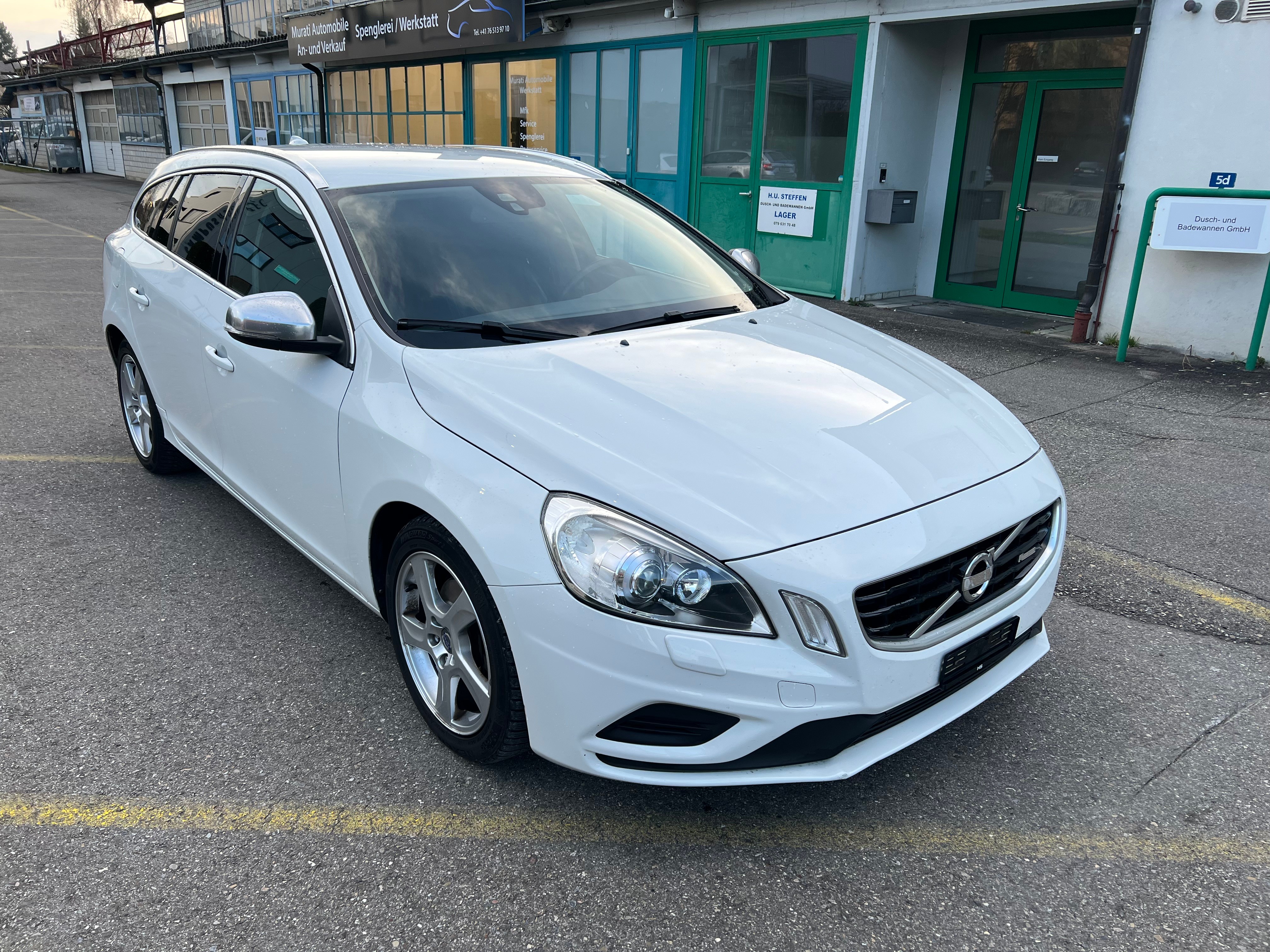 VOLVO V60 DRIVe R-Design