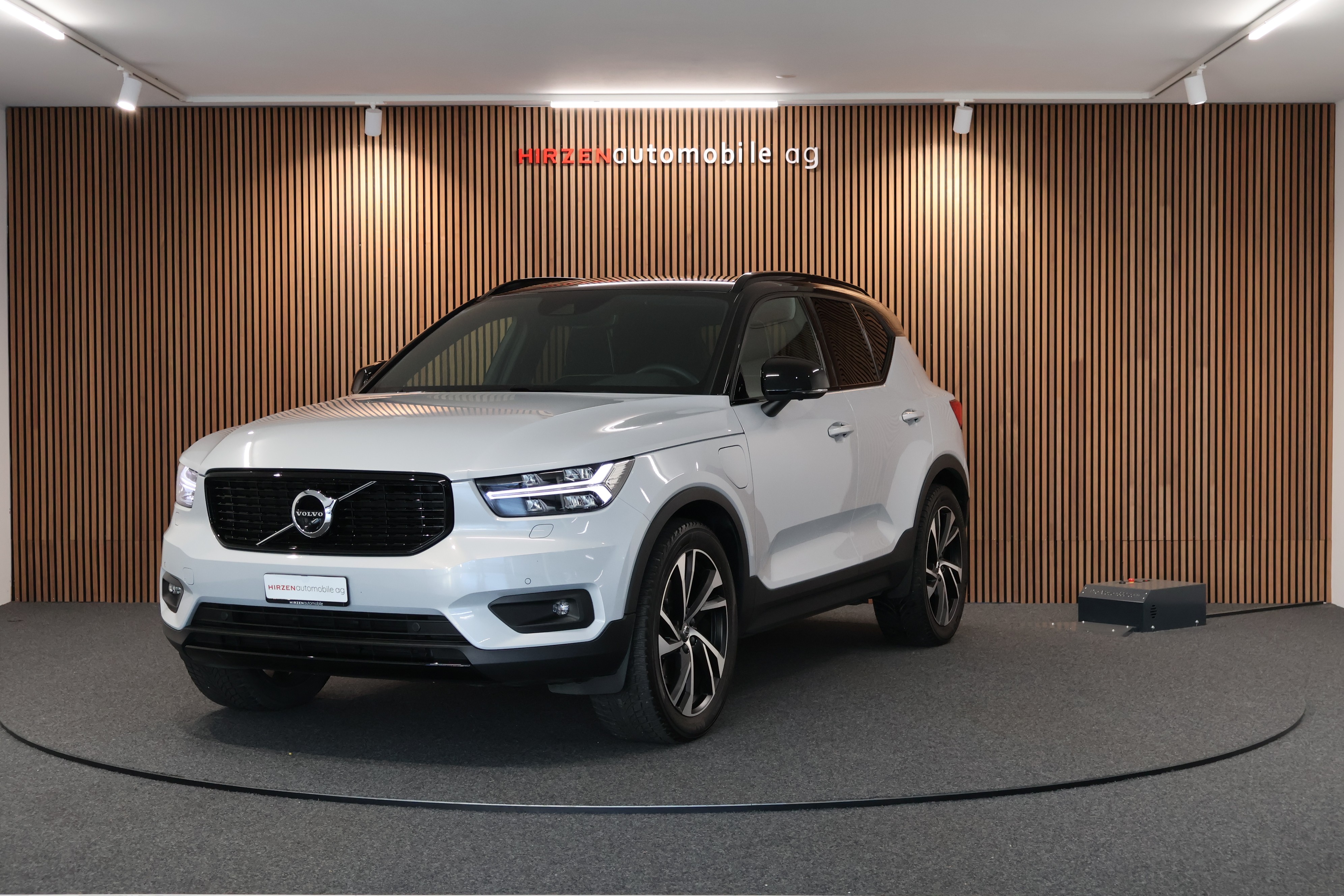 VOLVO XC40 T4 TwE R-Design Expression DCT