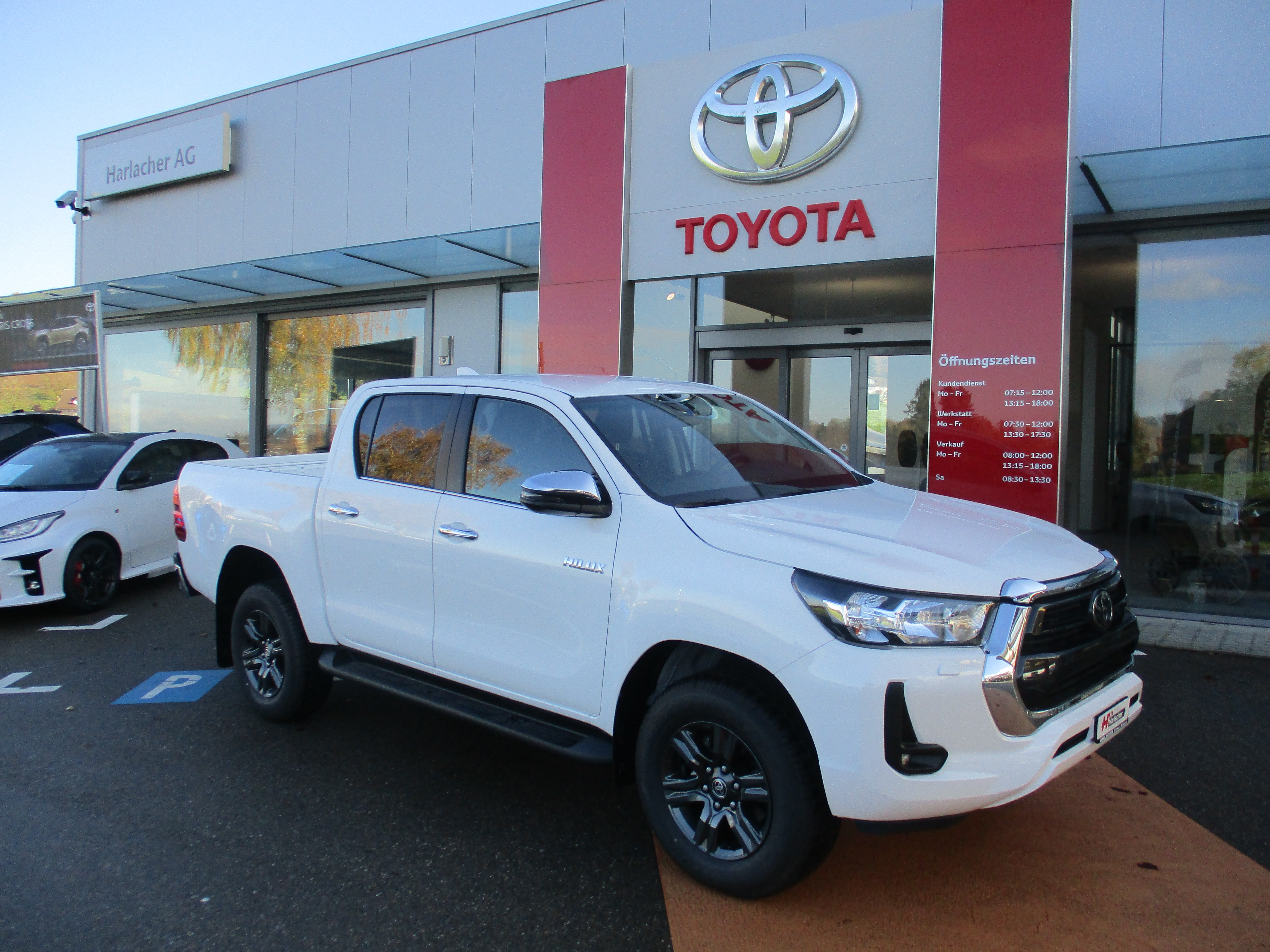 TOYOTA Hilux 2.4D-4D Style Double Cab 4x4 A