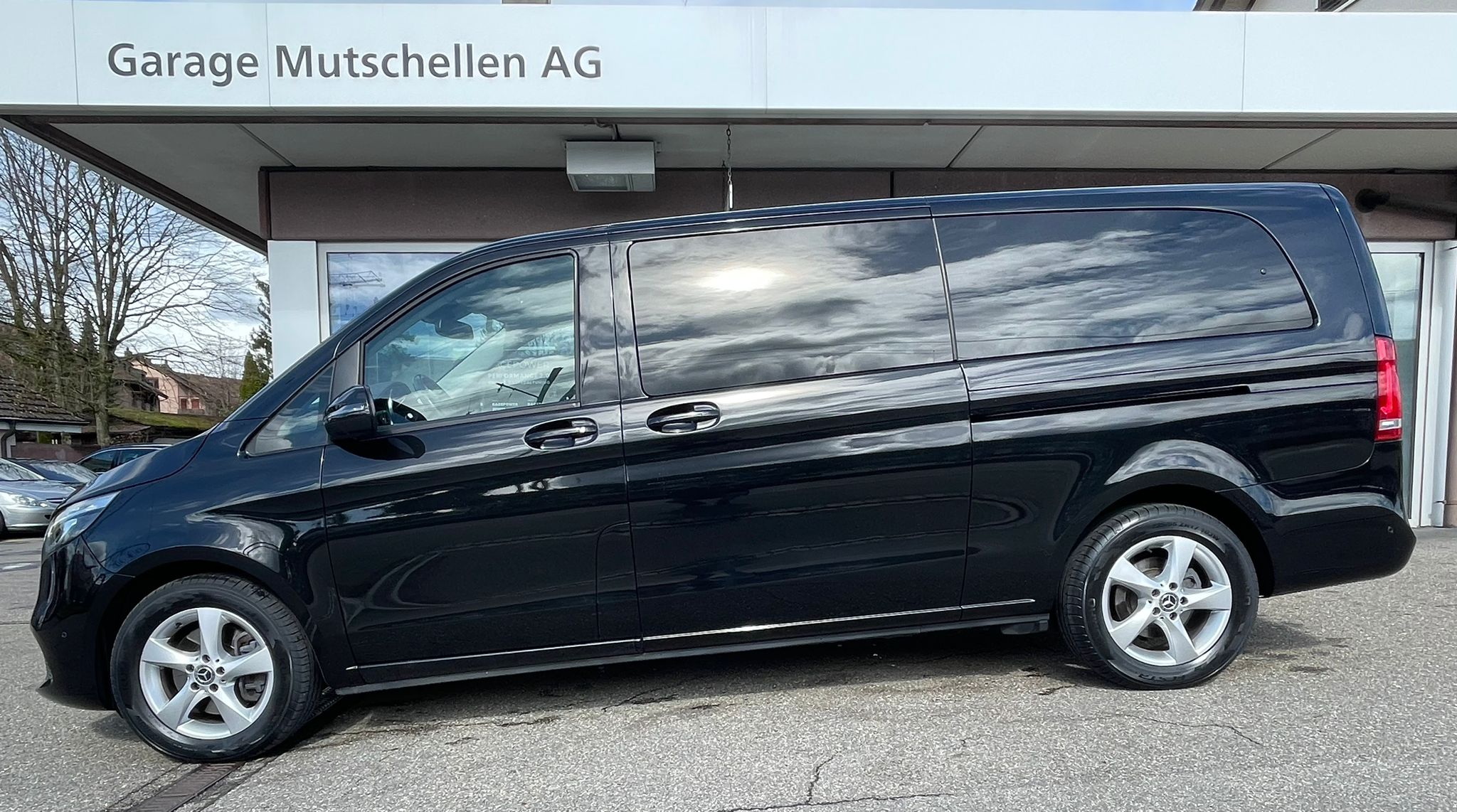 MERCEDES-BENZ V 250 d extralang Avantgarde 4Matic 9G-Tronic 8-Sitzer CH-Auto