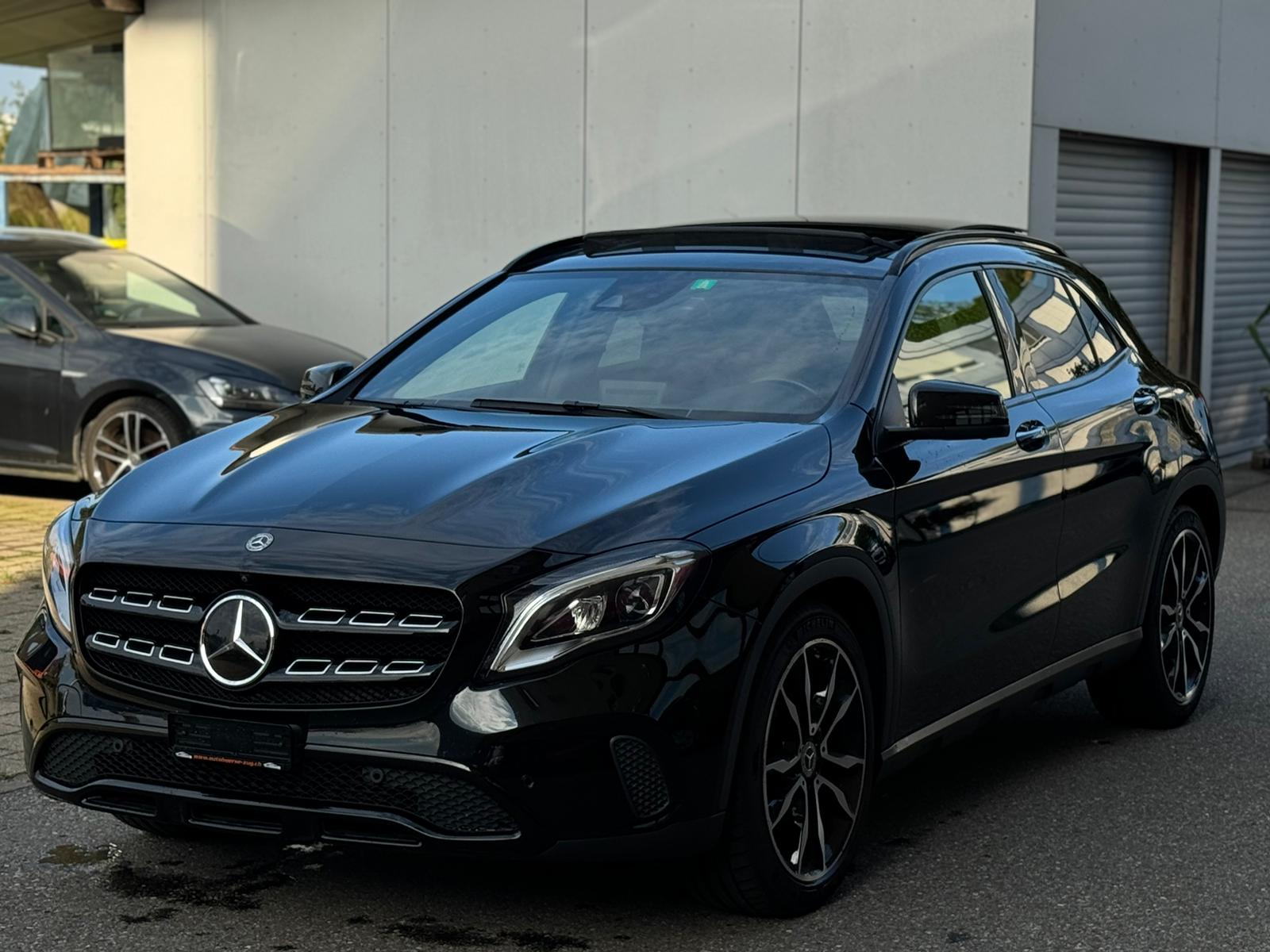 MERCEDES-BENZ GLA 200 Night Star