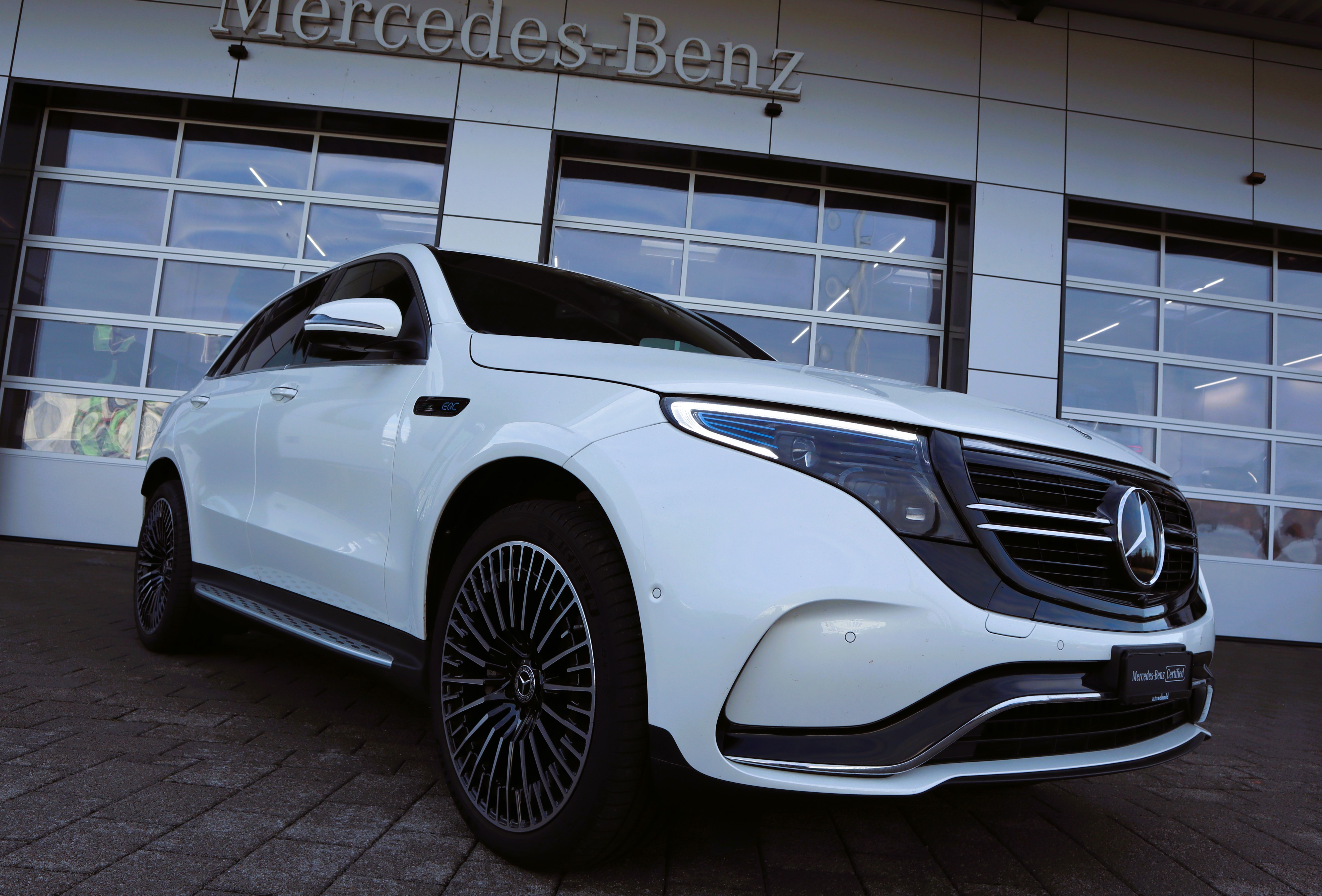 MERCEDES-BENZ EQC 400 AMG Line 4Matic