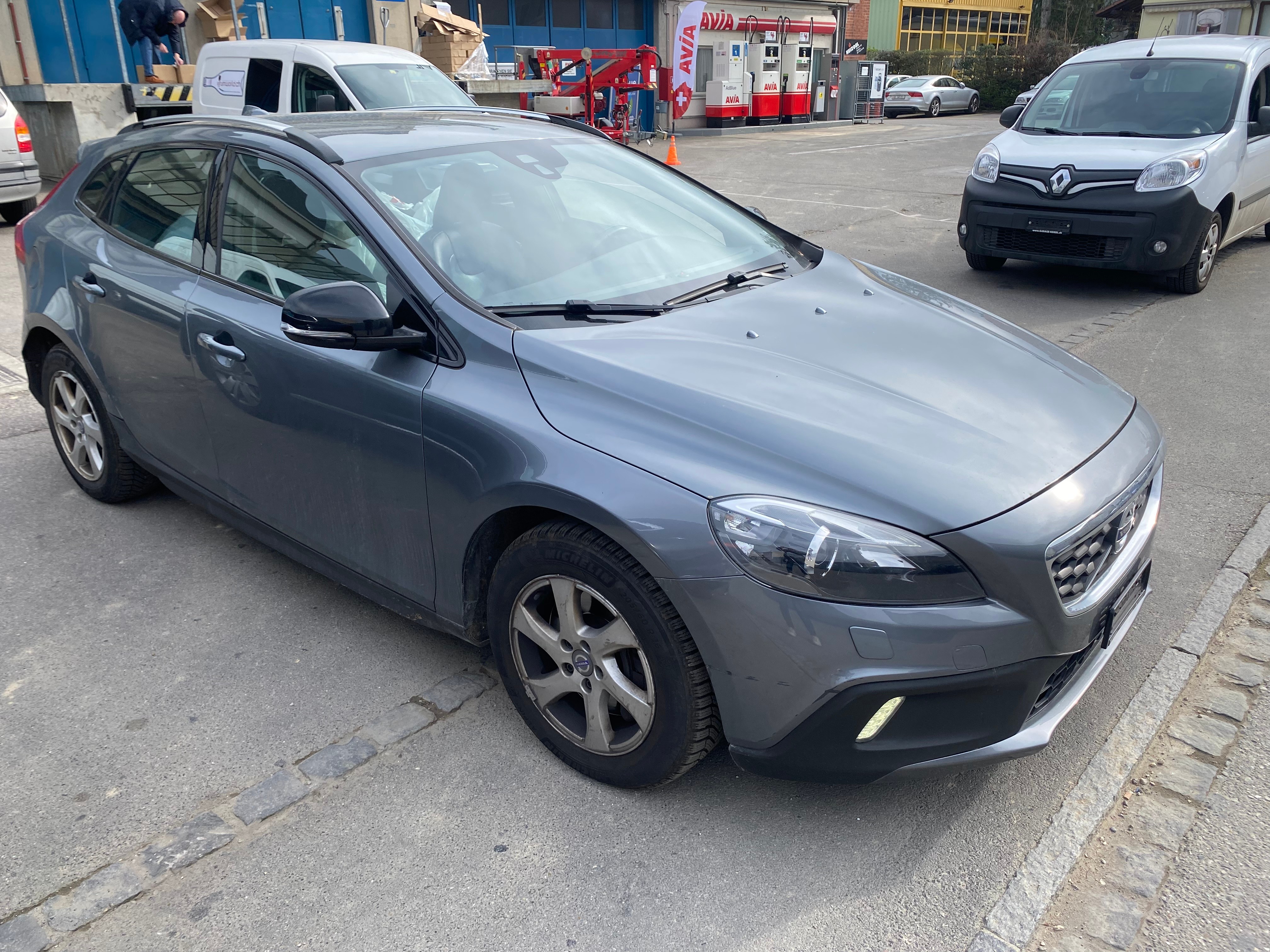 VOLVO V40 Cross Country D4 Momentum Geartronic