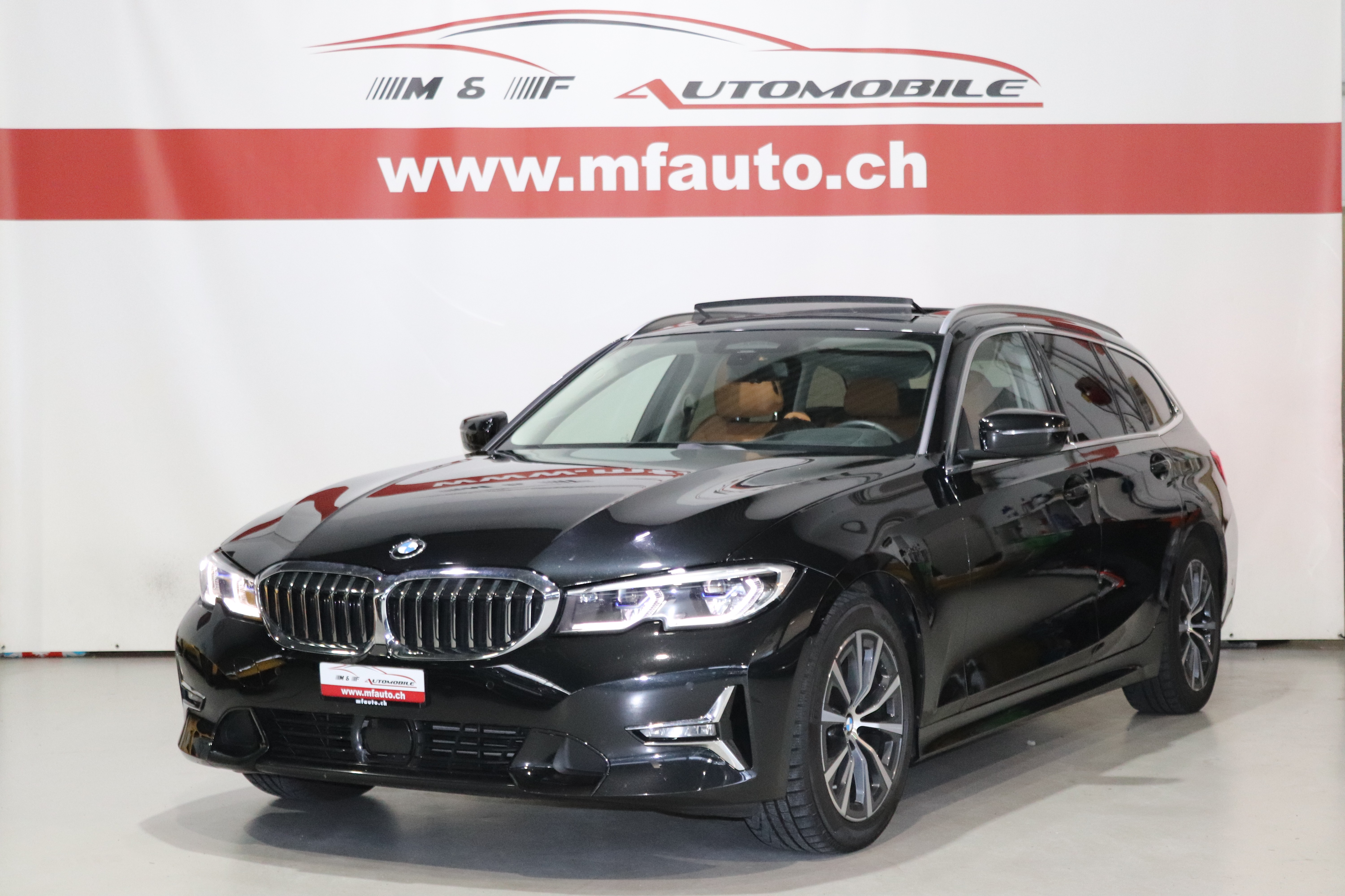 BMW 320d xDrive Touring CH FAHRZEUG AUS 1. HAND * GRATIS SERVICE