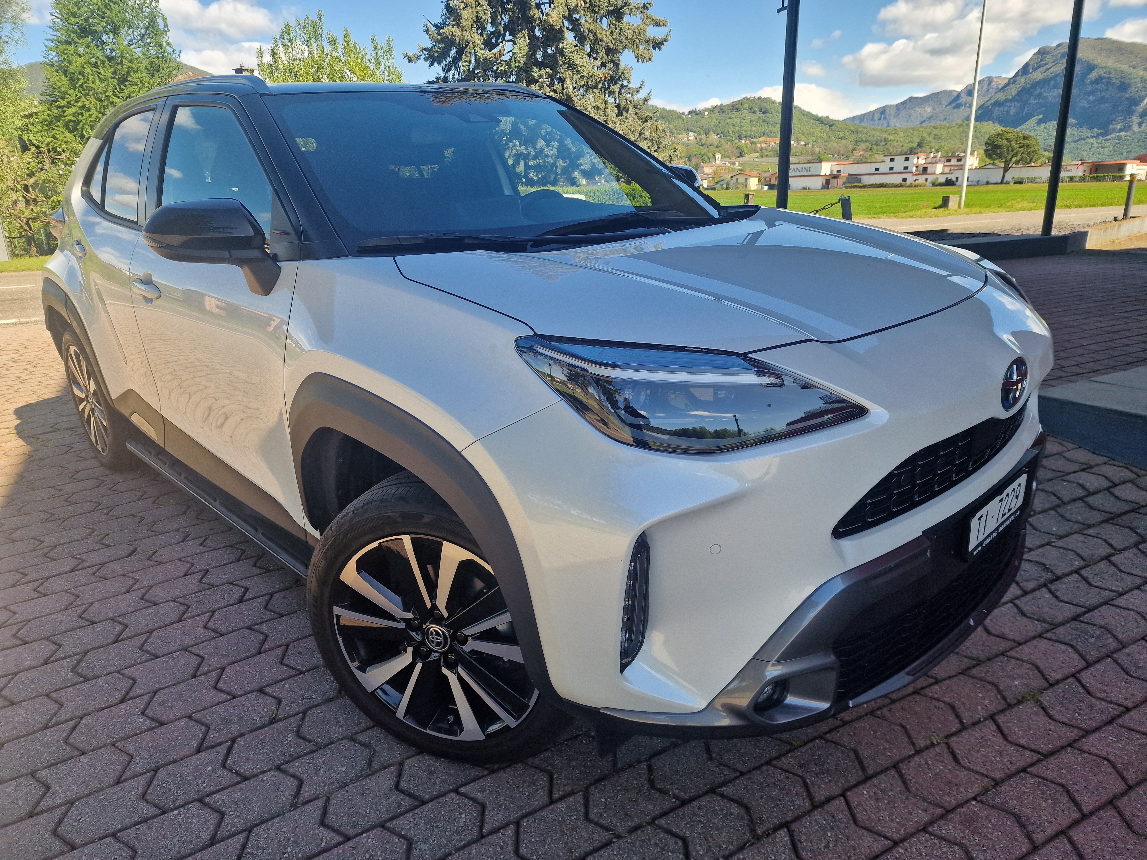 TOYOTA Yaris Cross 1.5 Premiere Edition e-CVT AWDi