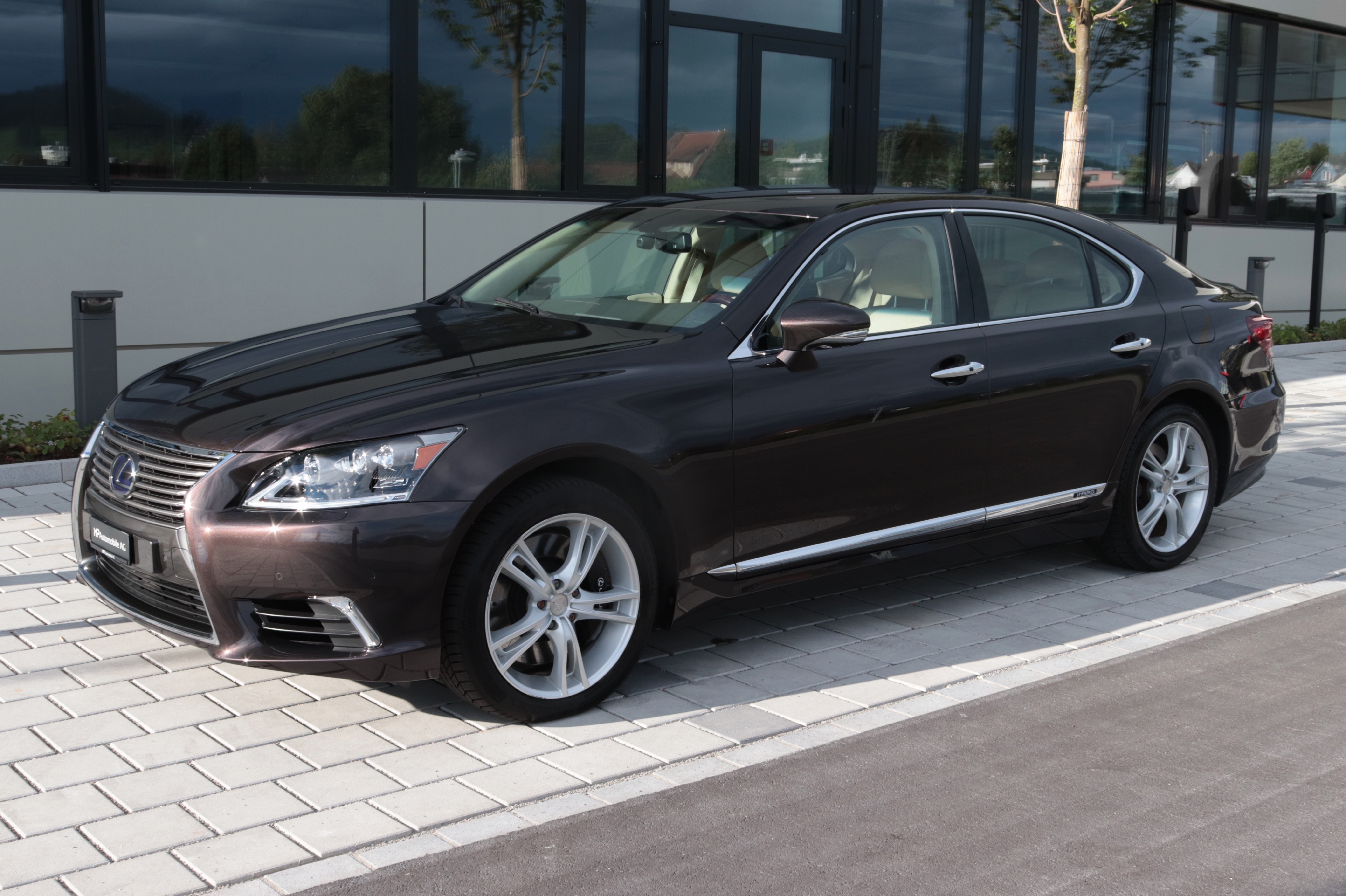 LEXUS LS 600h 5.0 V8 comfort AWD Automatic