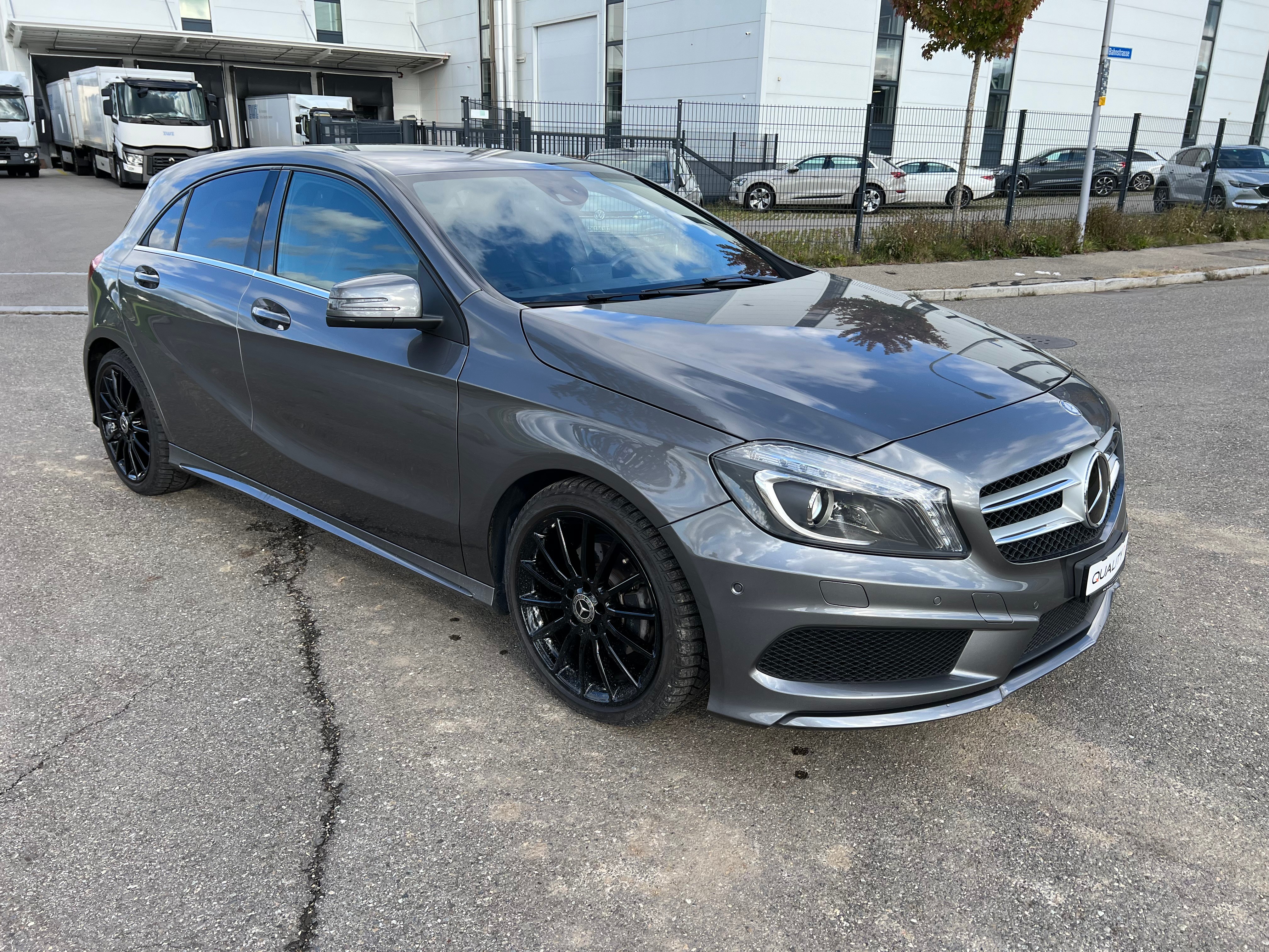 MERCEDES-BENZ A 200 AMG Line