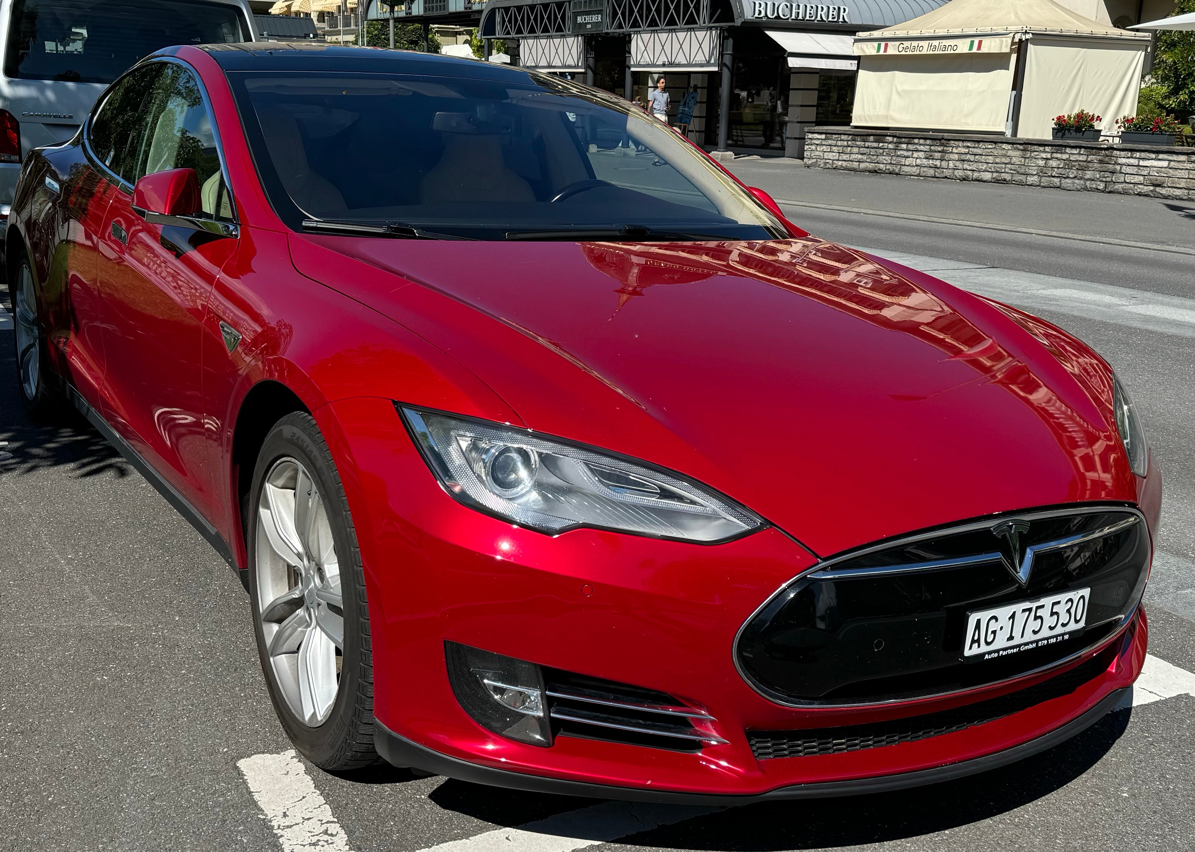 TESLA Model S 85