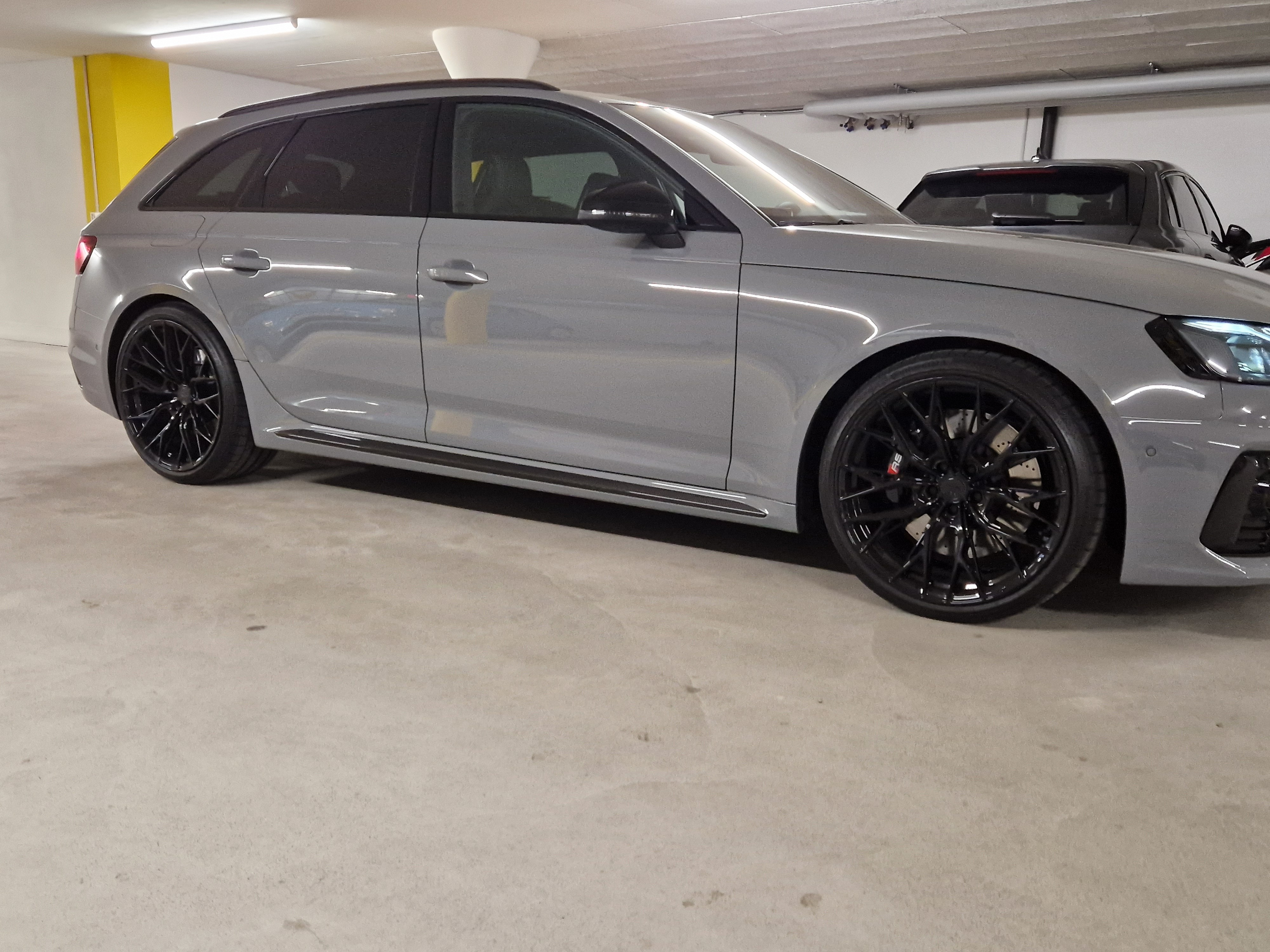 AUDI RS4 Avant quattro tiptronic