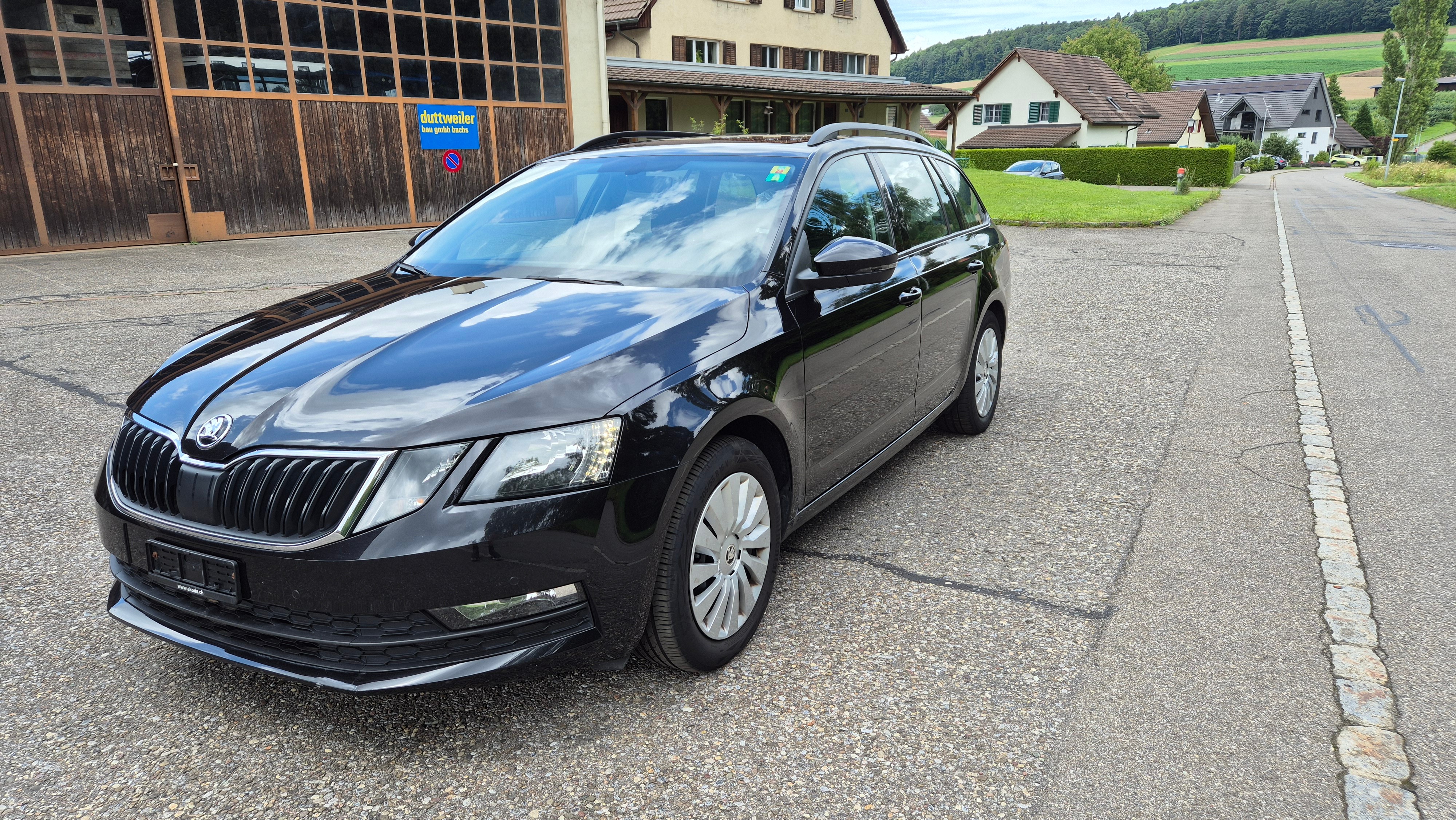 SKODA Octavia Combi 1.6 TDI Ambition DSG*Frisch ab MFK & Service*