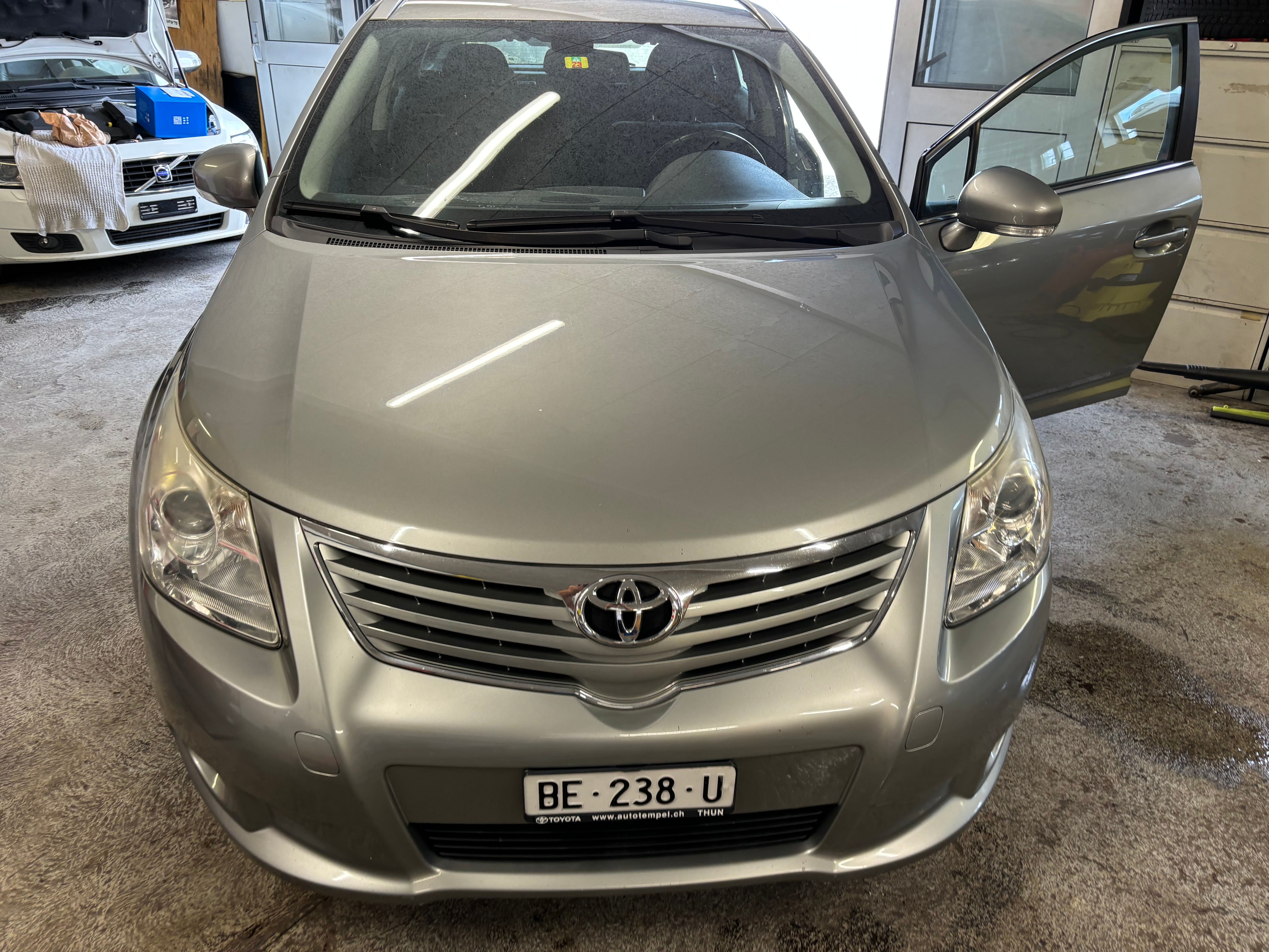 TOYOTA Avensis Sportswagon 2.2D-4D Linea Sol