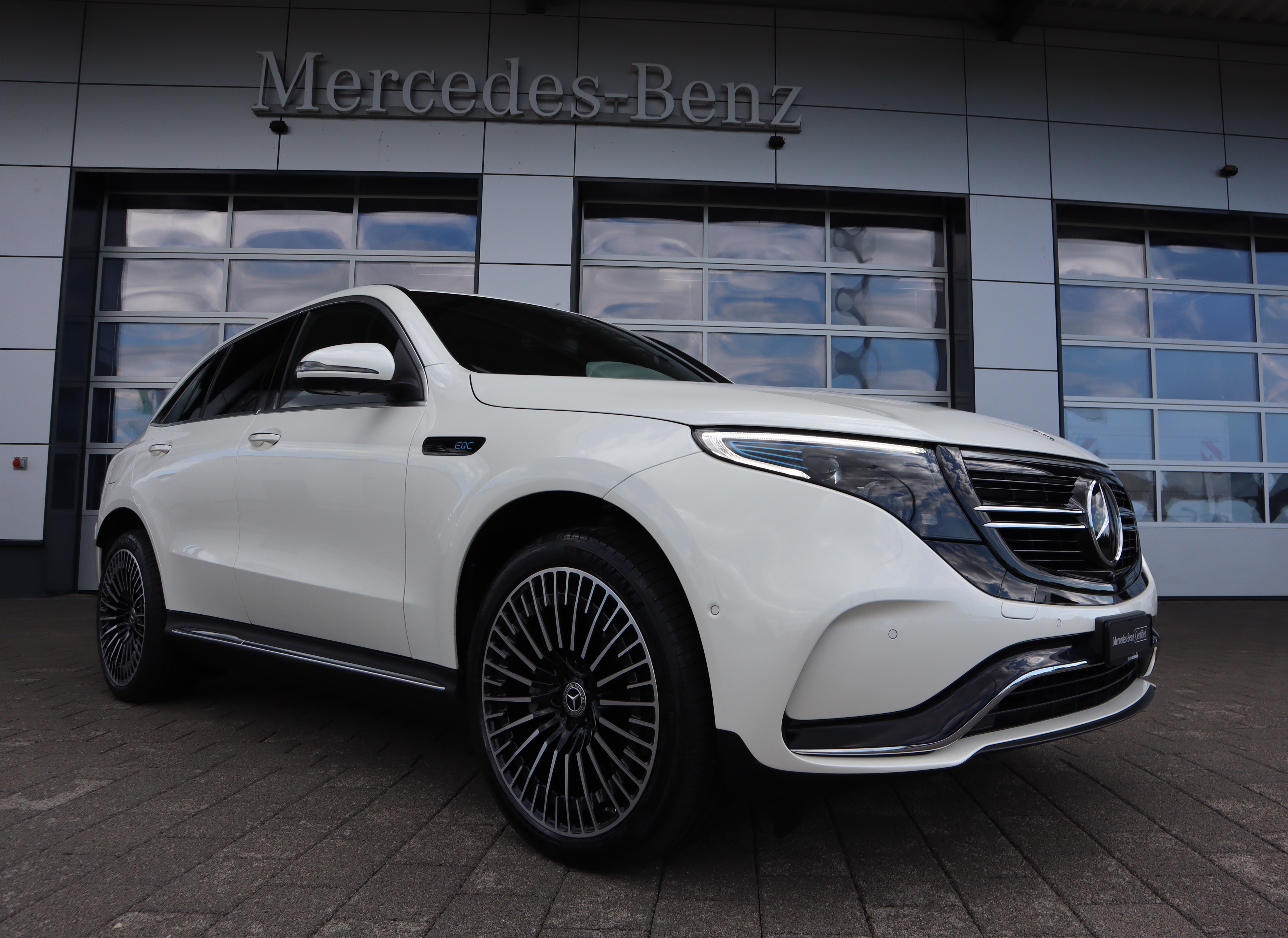 MERCEDES-BENZ EQC 400 AMG Line 4Matic