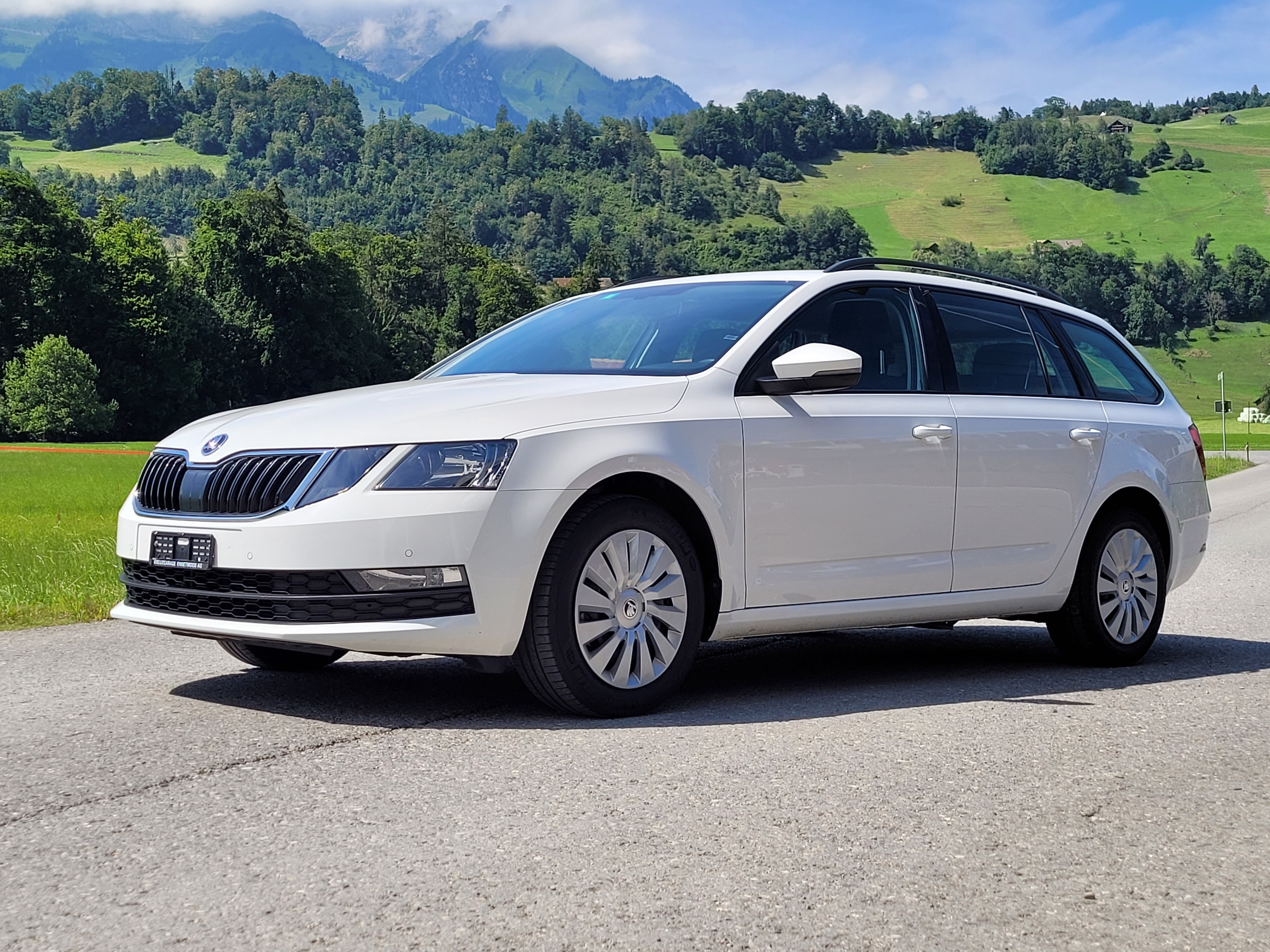 SKODA Octavia Combi 1.6 TDI Ambition DSG *Anhängerkupplung + frisch ab MFK + 8-fach bereift*