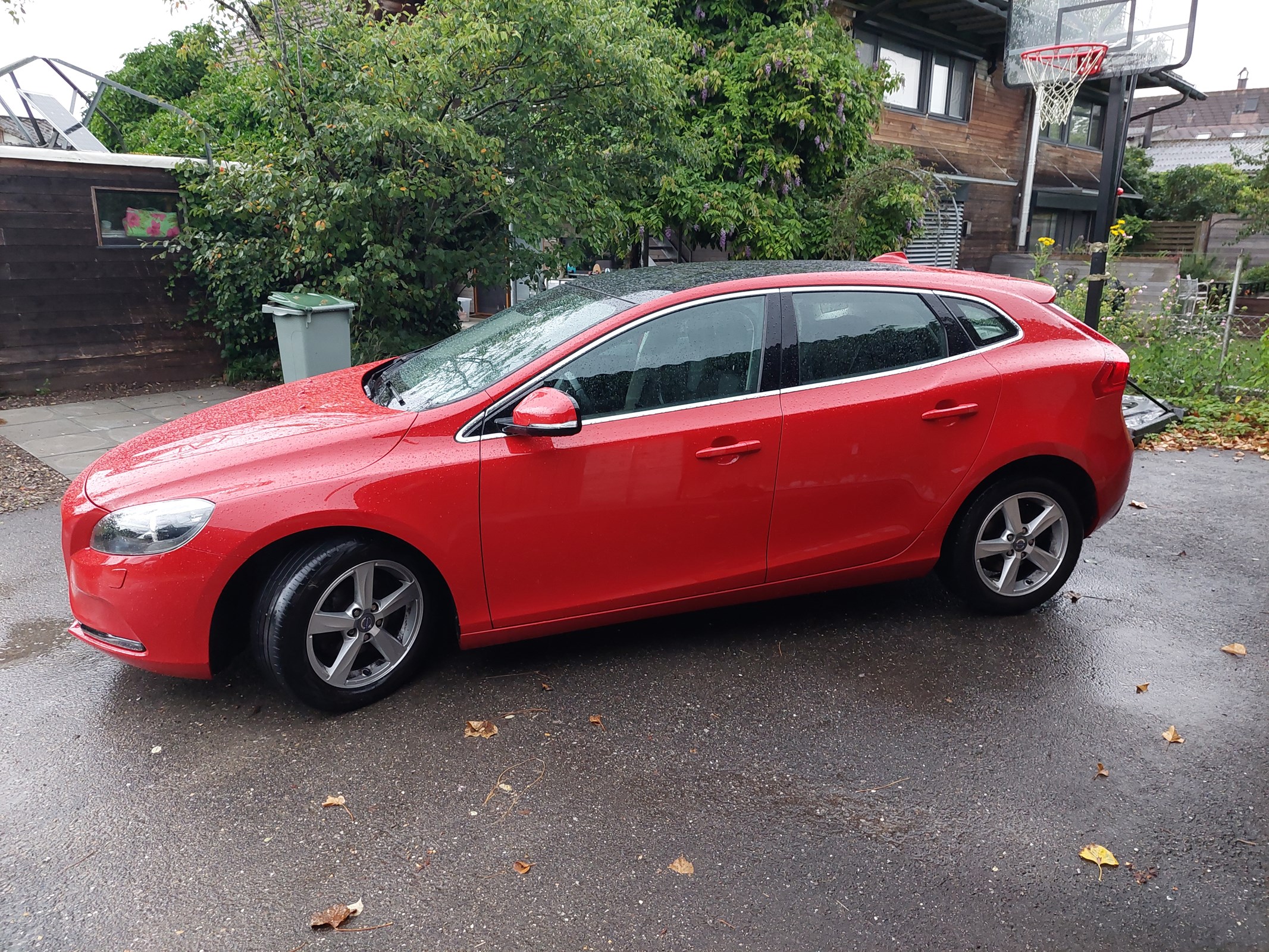 VOLVO V40 D2