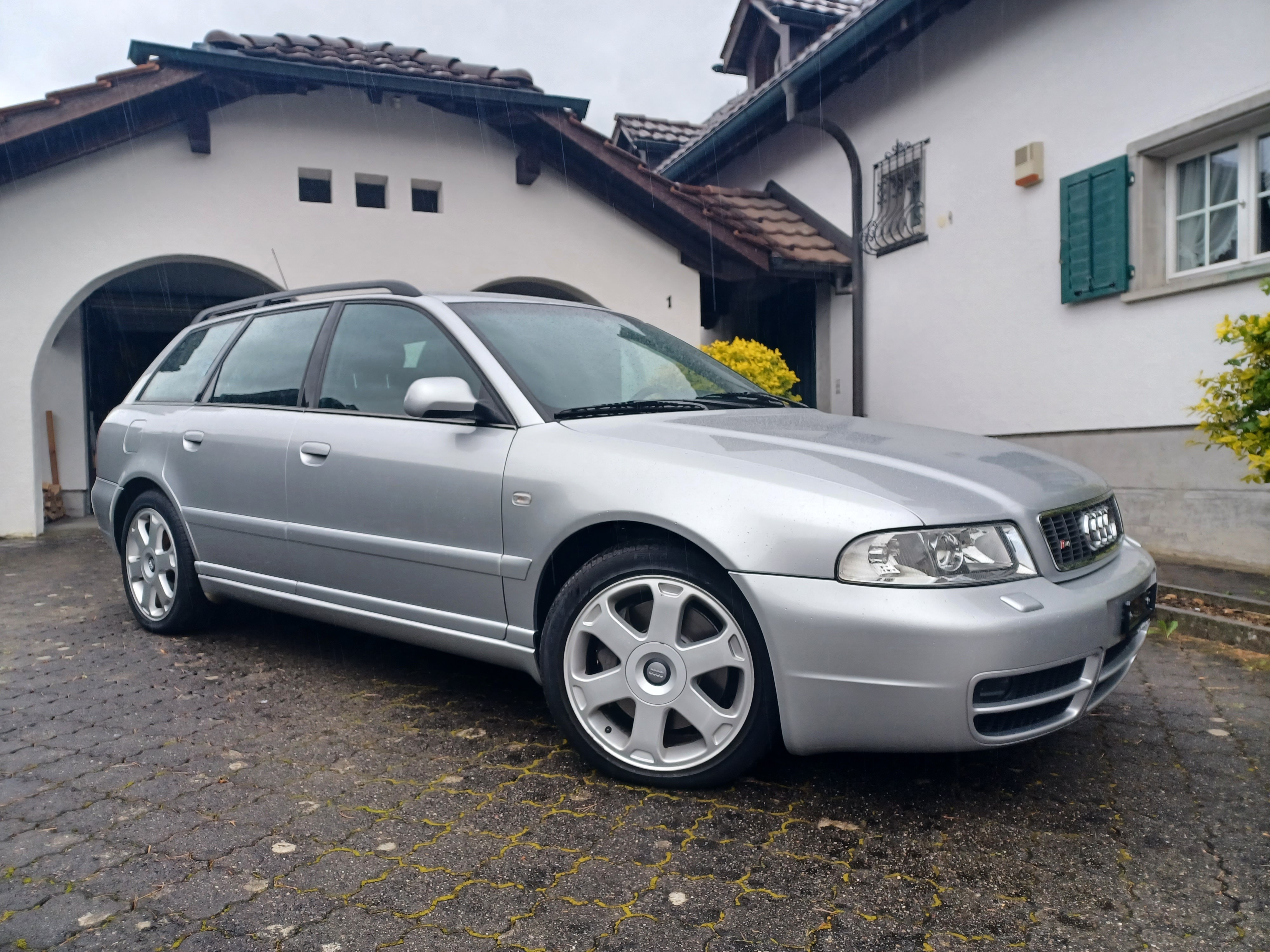 AUDI S4 Avant quattro