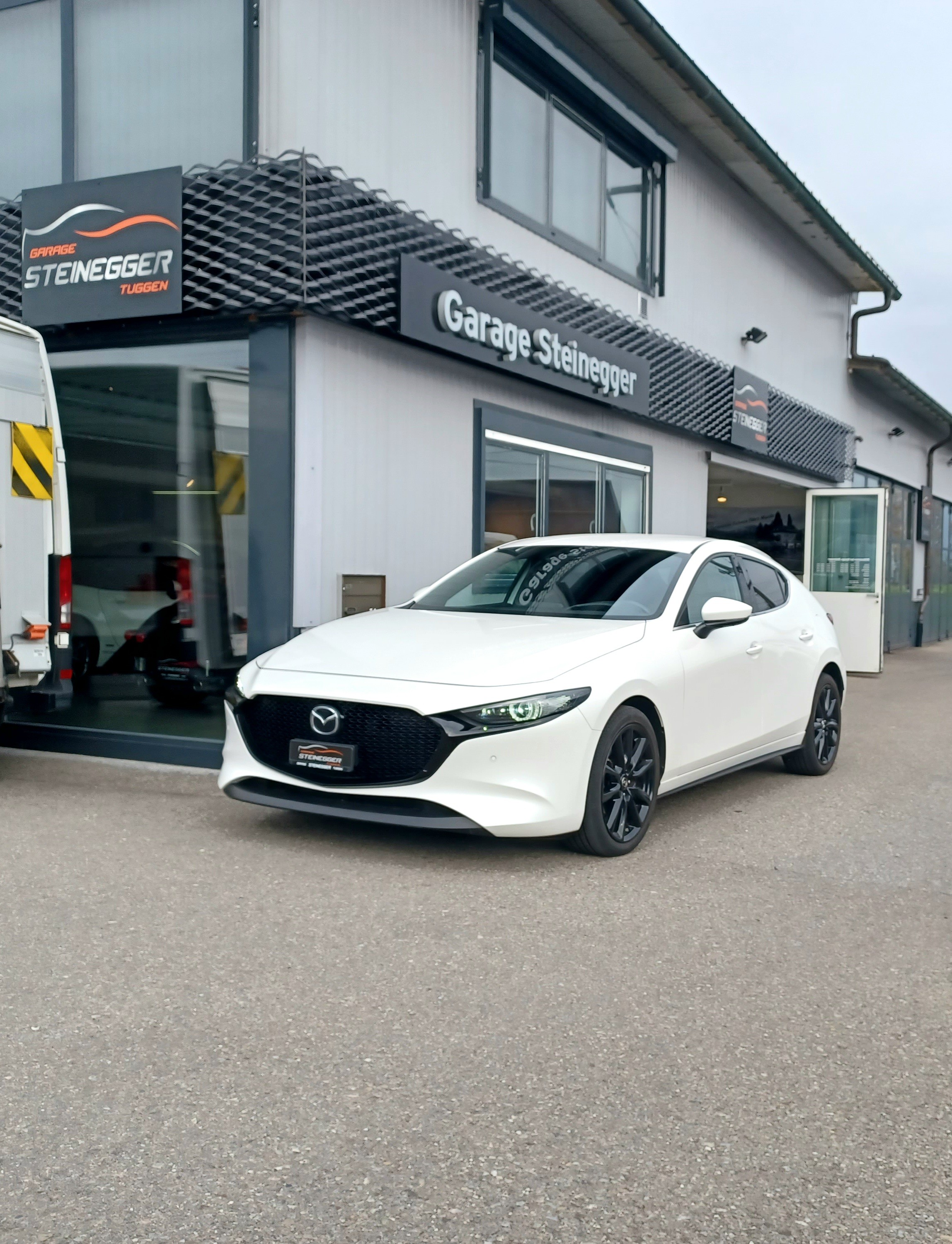 MAZDA 3 Hatchback SKYACTIV-X M Hybrid 180 Revolution AWD Automat