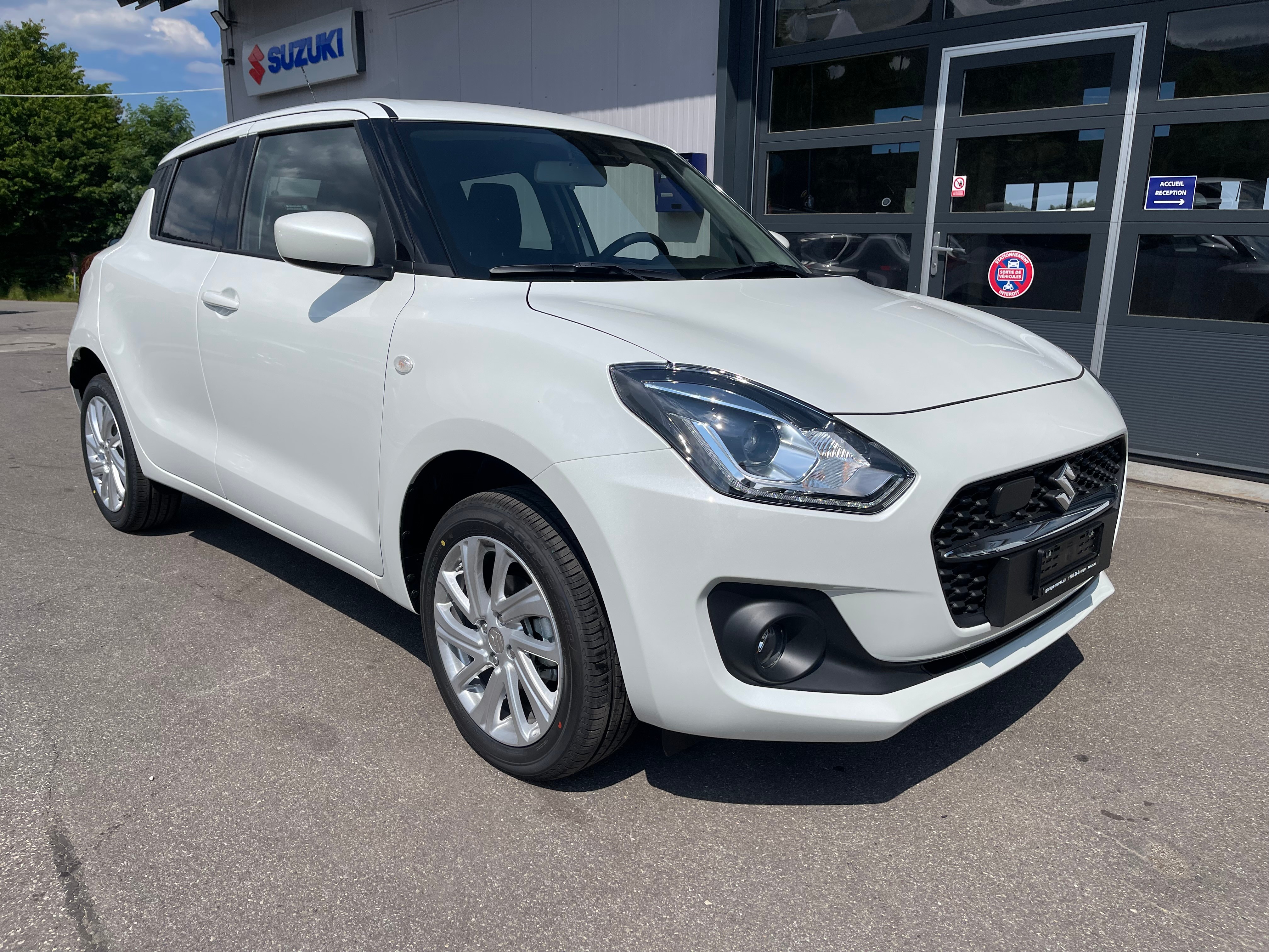 SUZUKI Swift 1.2 Compact + Hybrid CVT