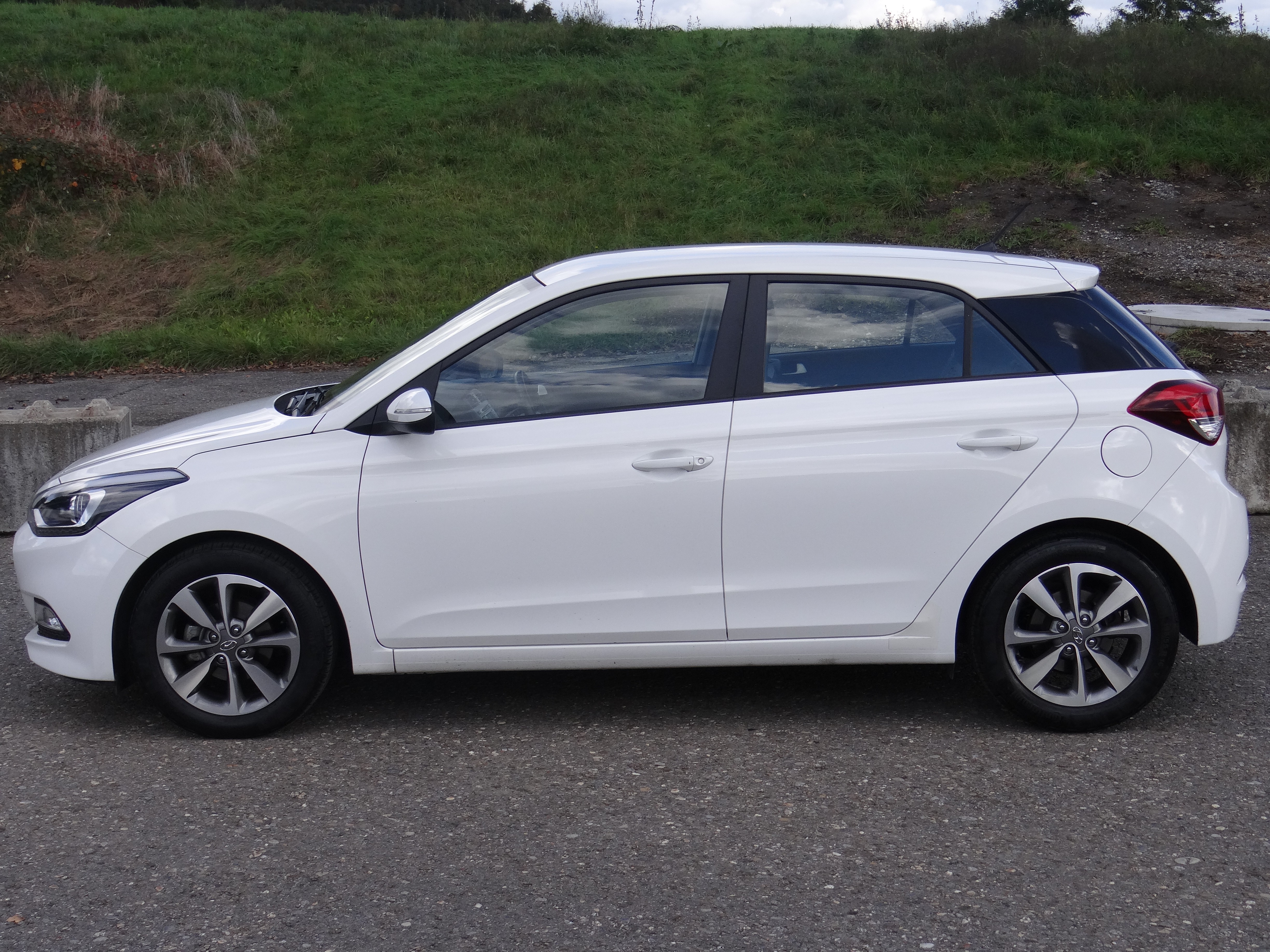 HYUNDAI i20 1.2 Amplia