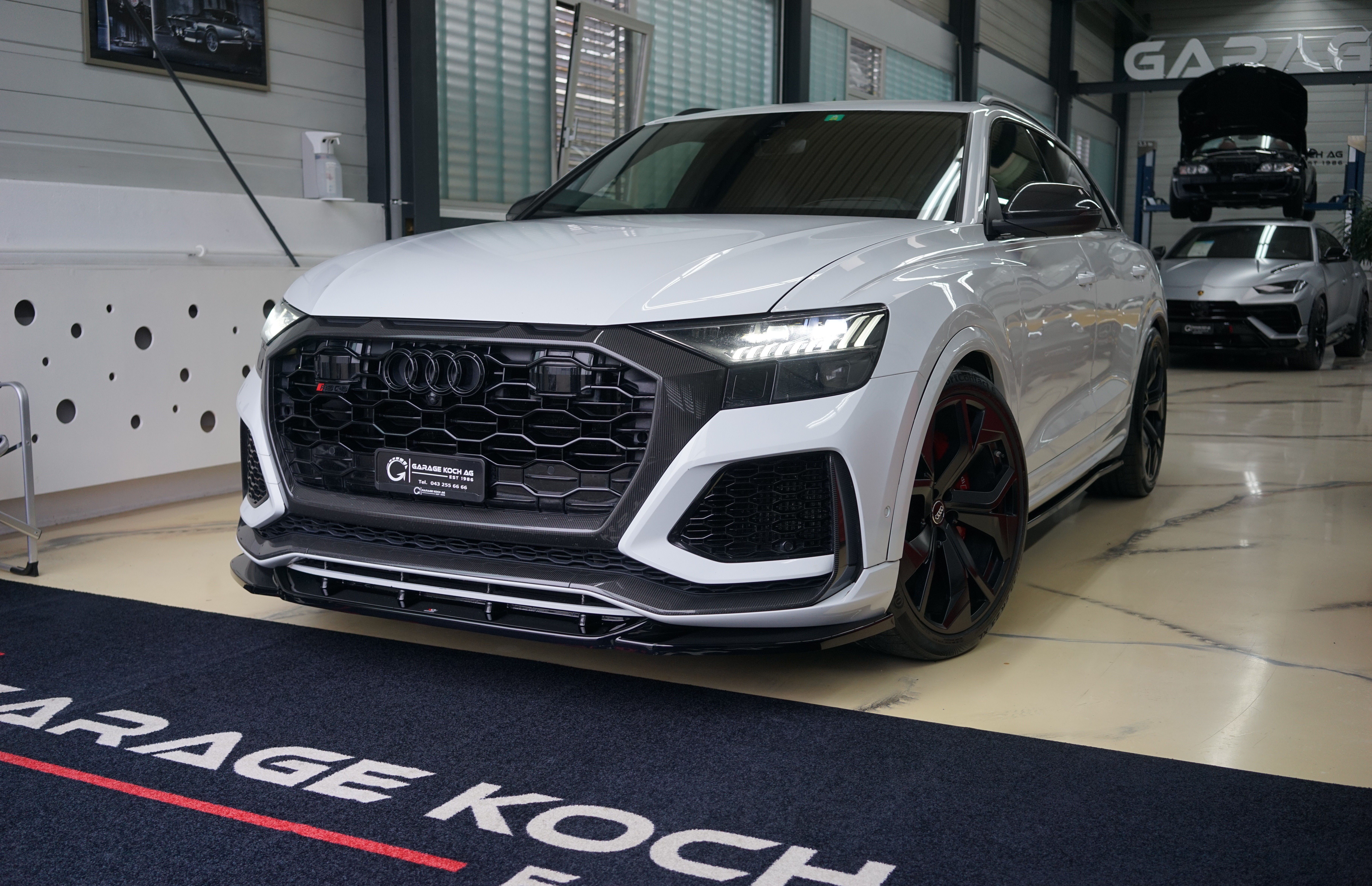 AUDI RSQ8 quattro tiptronic