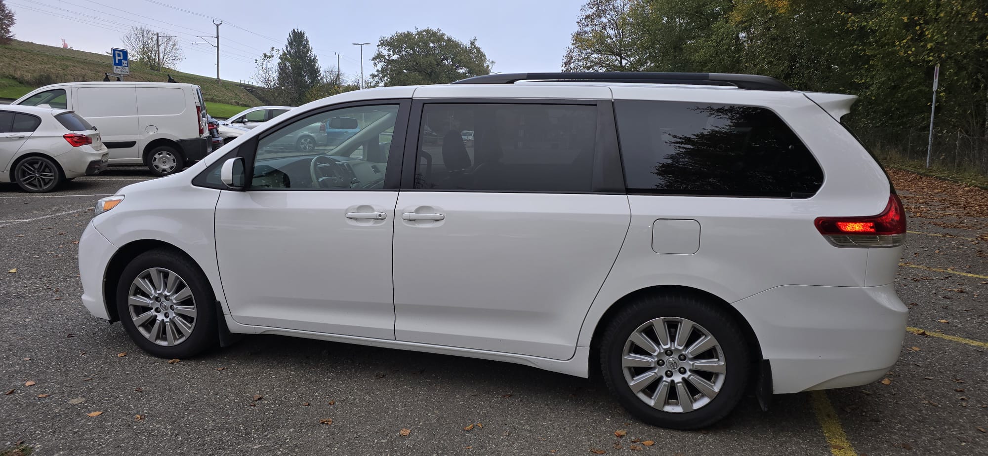 TOYOTA Sienna 3.5 A 4WD