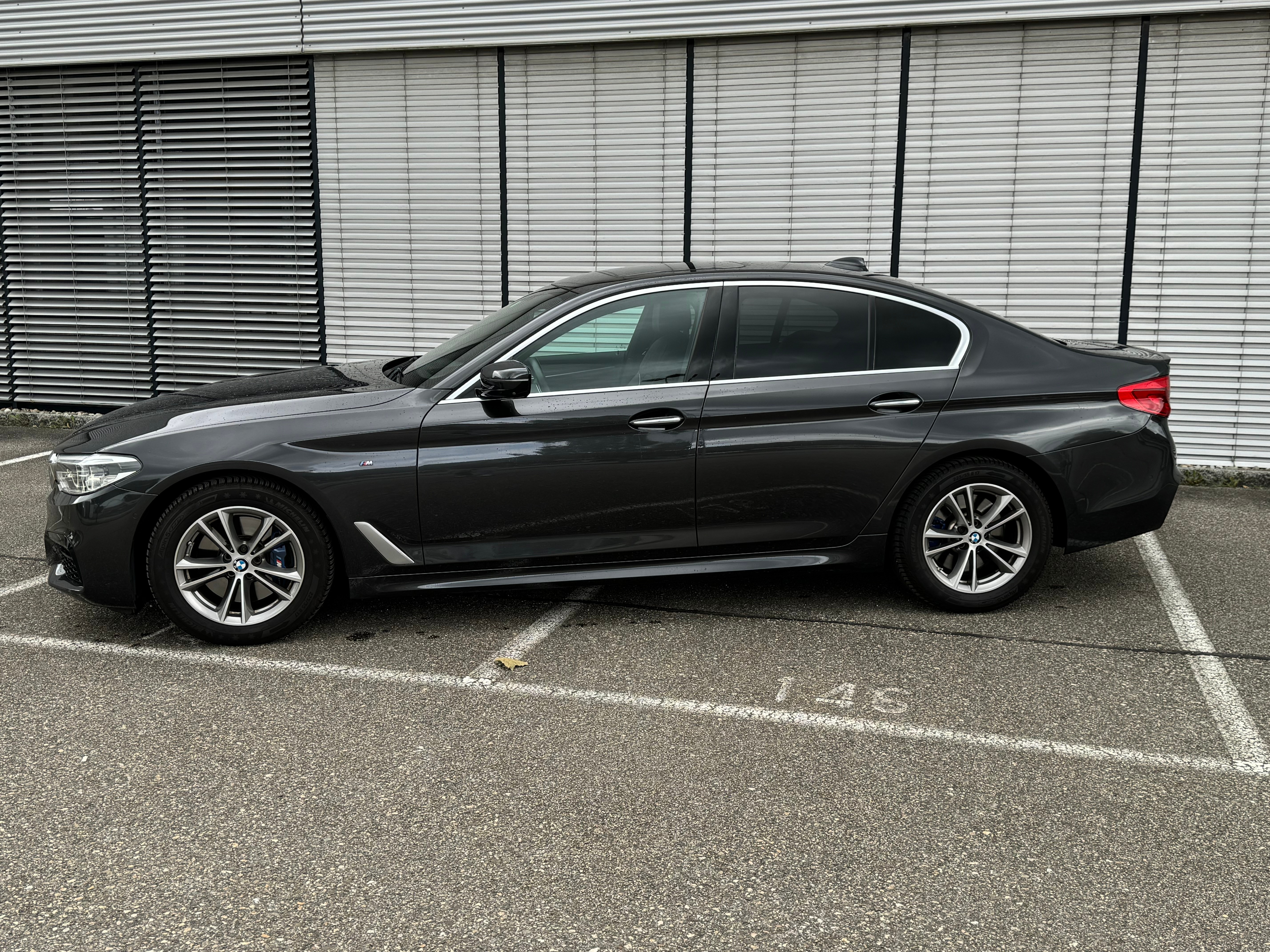 BMW 530d xDrive Sport Line Steptronic inkl. Sommer- und Winterfelgen (Komplettsatz)