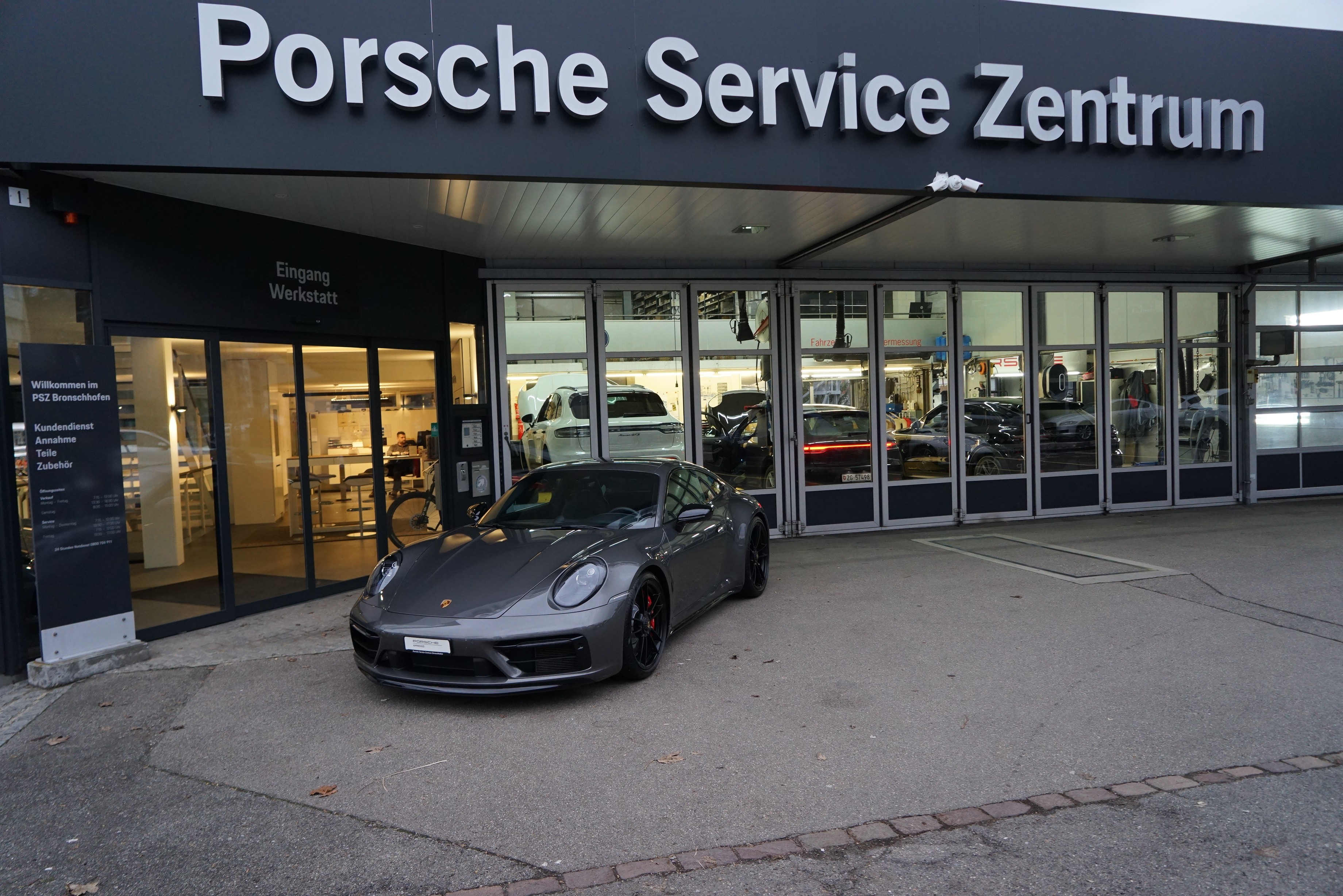 PORSCHE 911 Carrera 4 GTS PDK