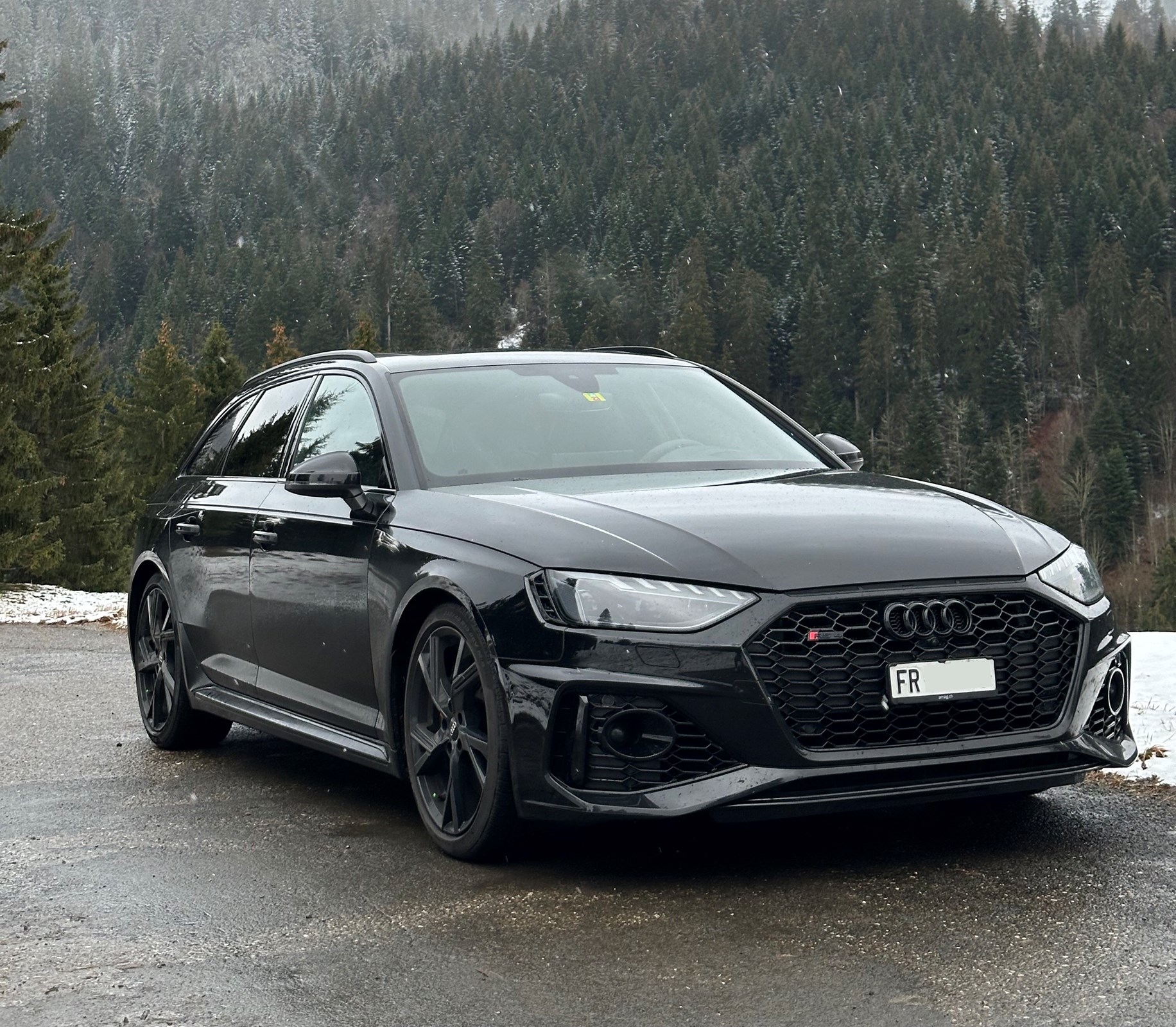 AUDI RS4 Avant quattro tiptronic