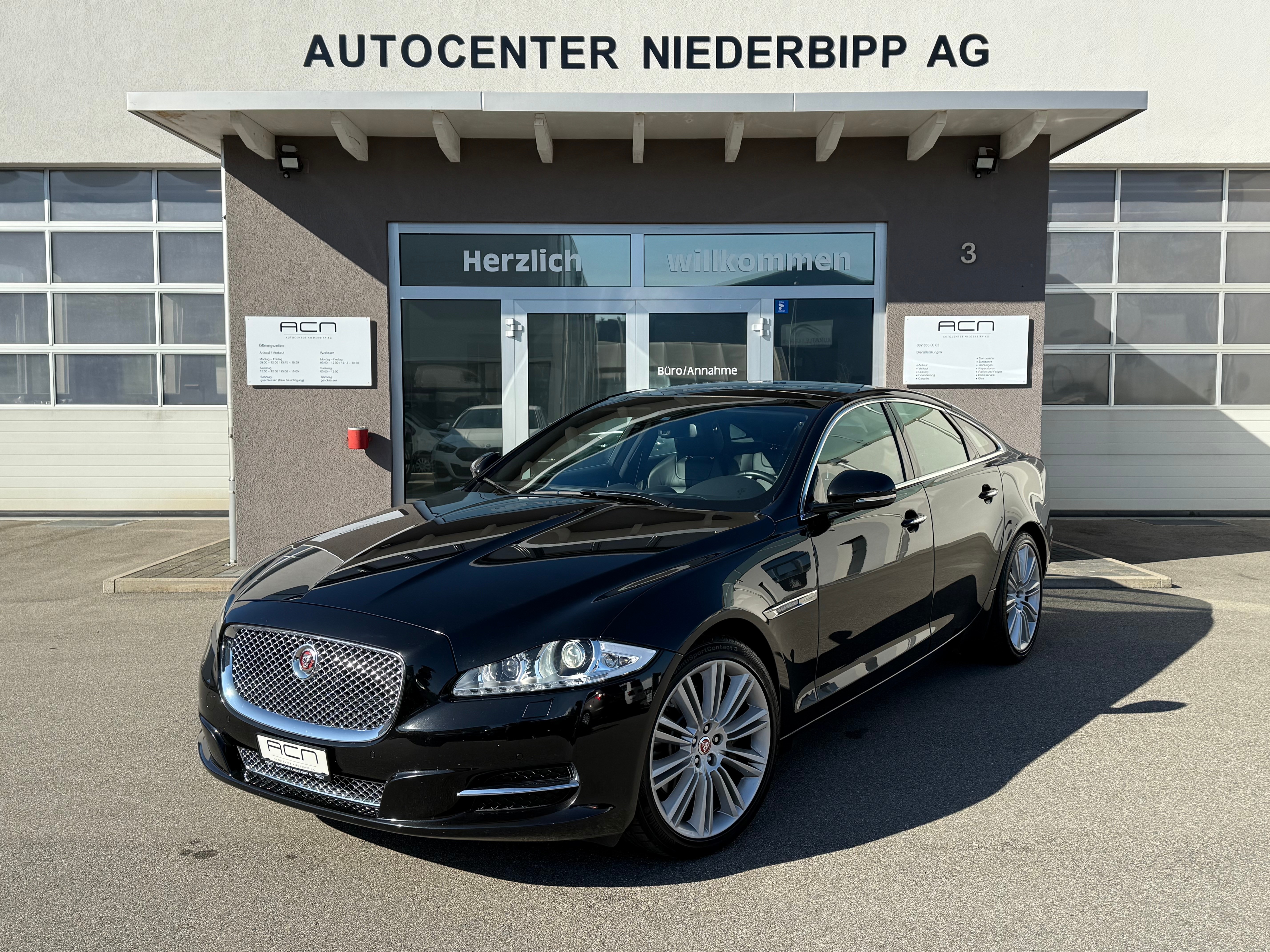 JAGUAR XJ 3.0 V6 S/C Premium Luxury Automatic AWD