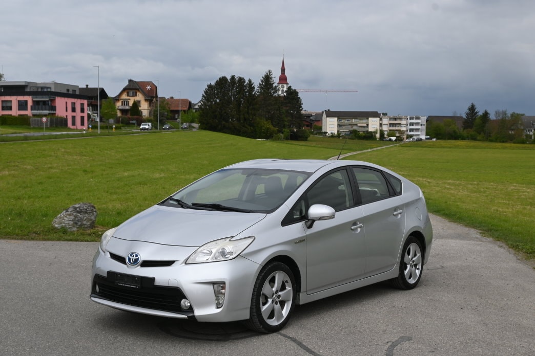 TOYOTA Prius 1.8 16V HSD Sol Premium