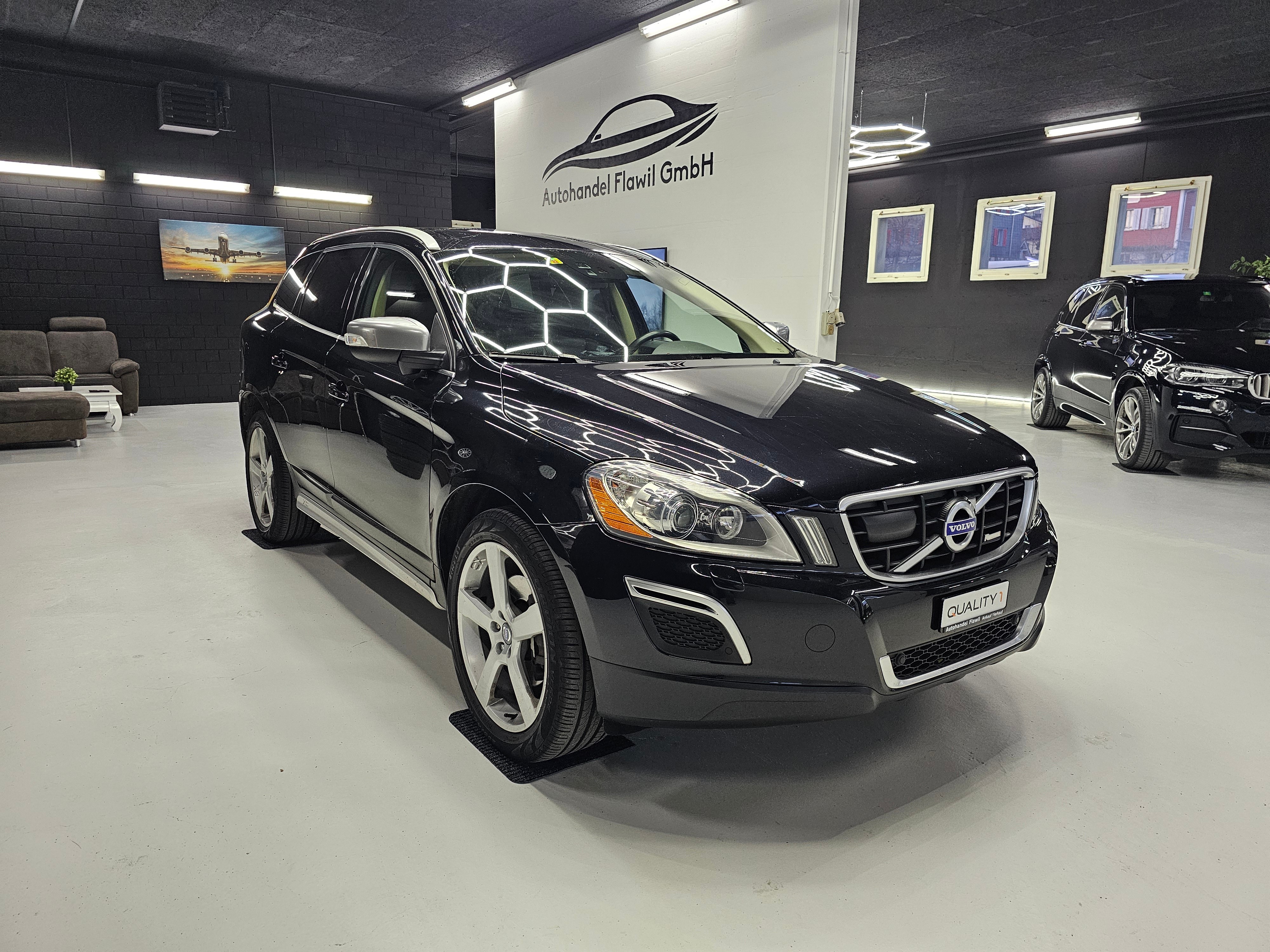 VOLVO XC60 D5 AWD R-Design Geartronic