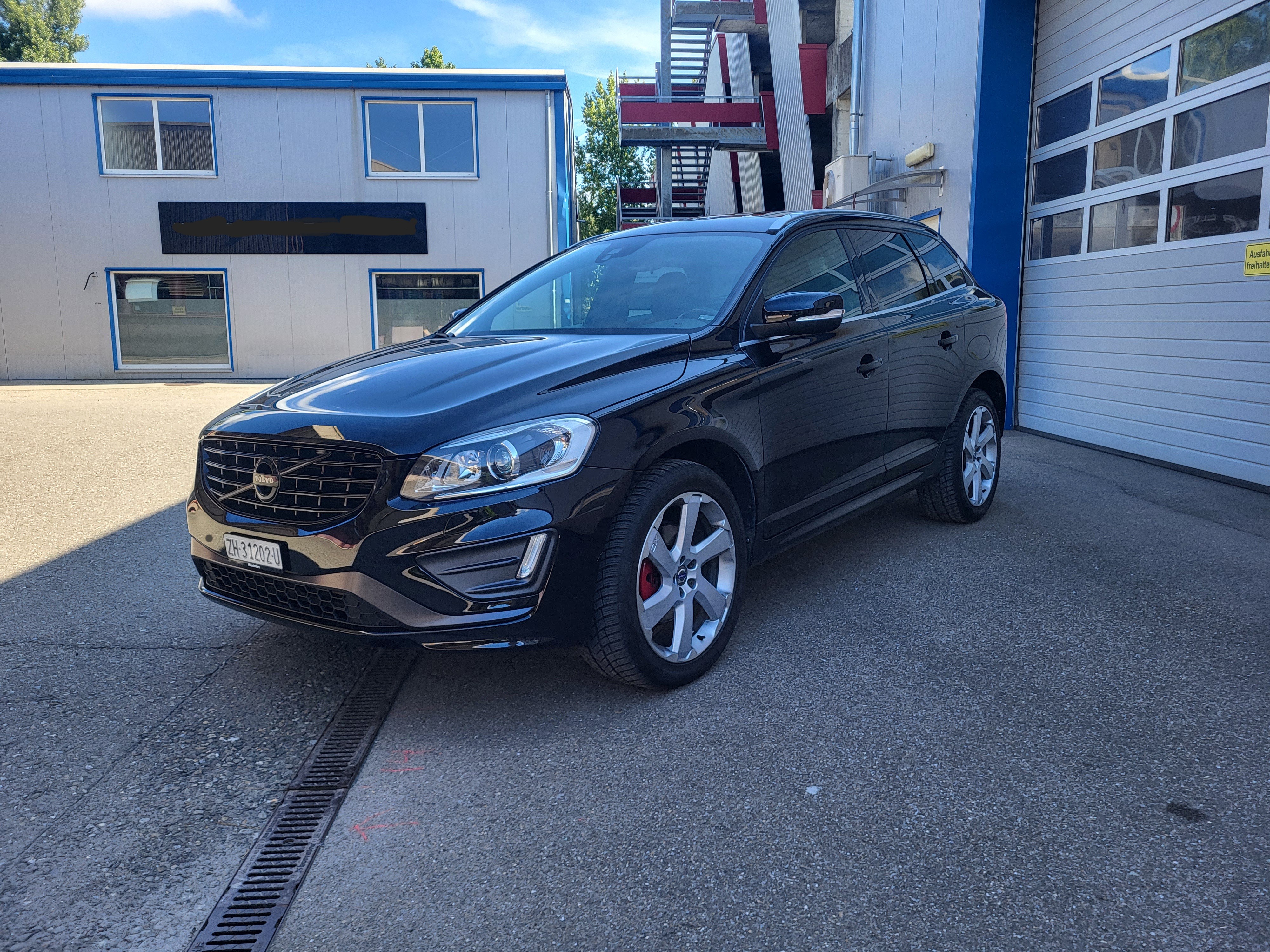 VOLVO XC60 T6 AWD Momentum R-Design Geartronic