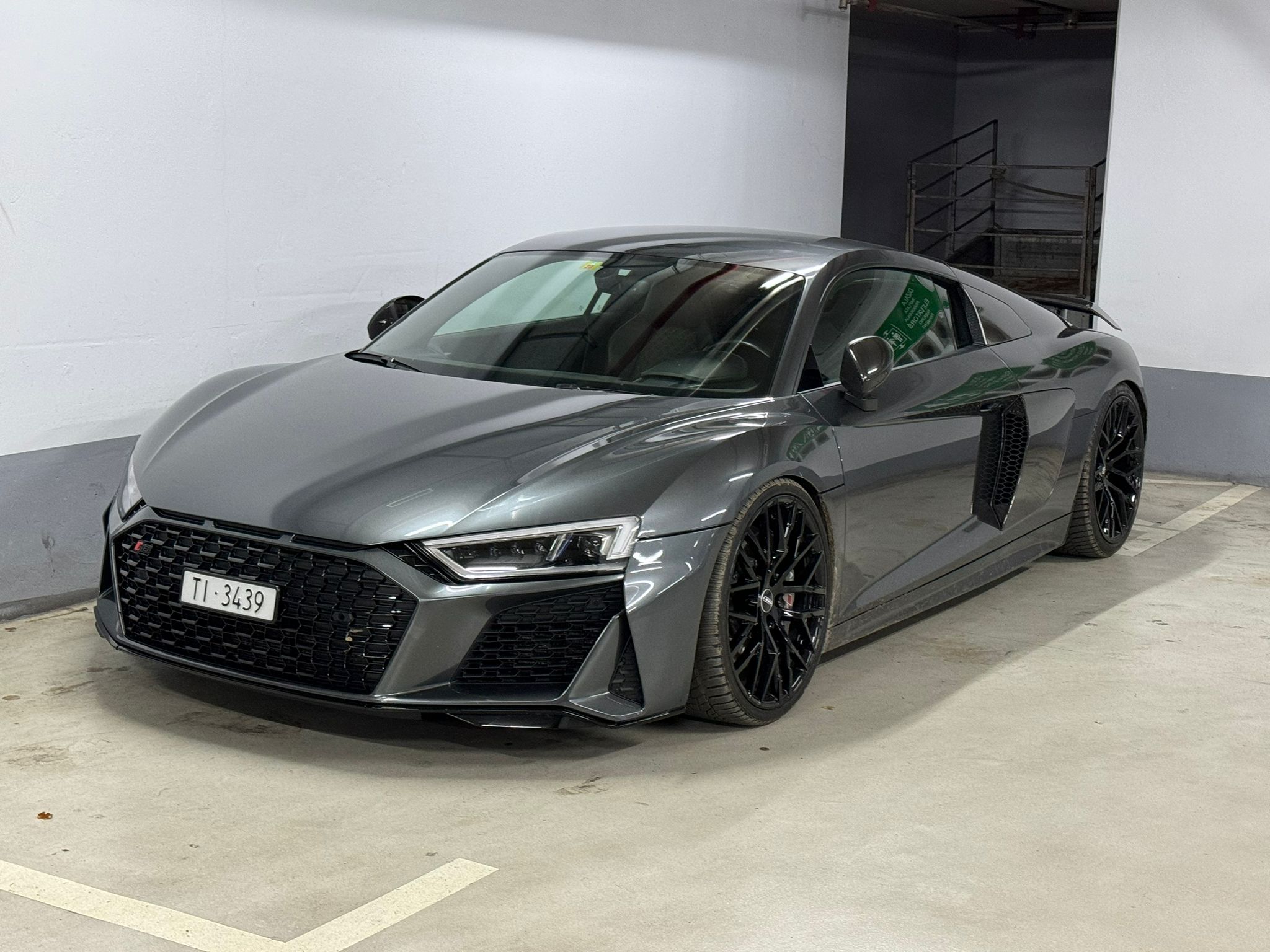 AUDI R8 Coupé 5.2 plus S-Tronic - CAPRISTO !!