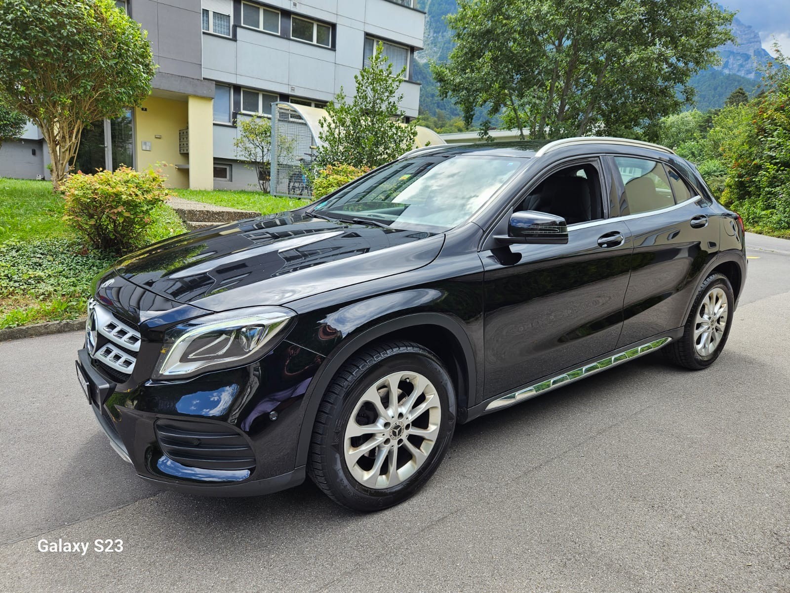 MERCEDES-BENZ GLA 200