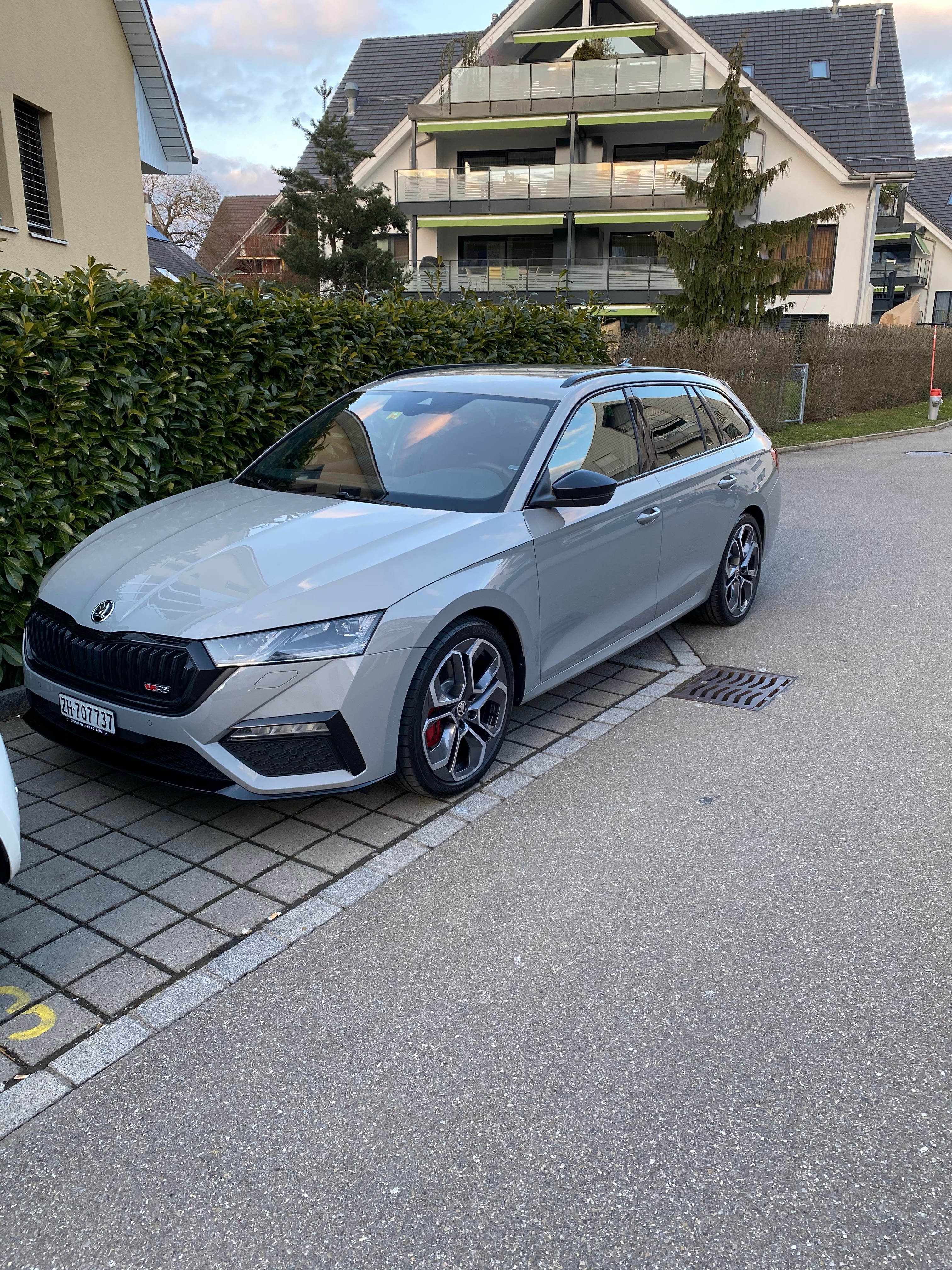 SKODA Octavia Combi 2.0 TSI DSG RS