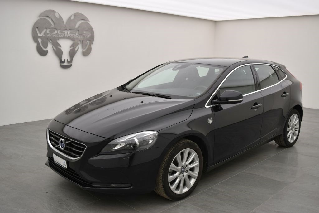 VOLVO V40 T3 Summum