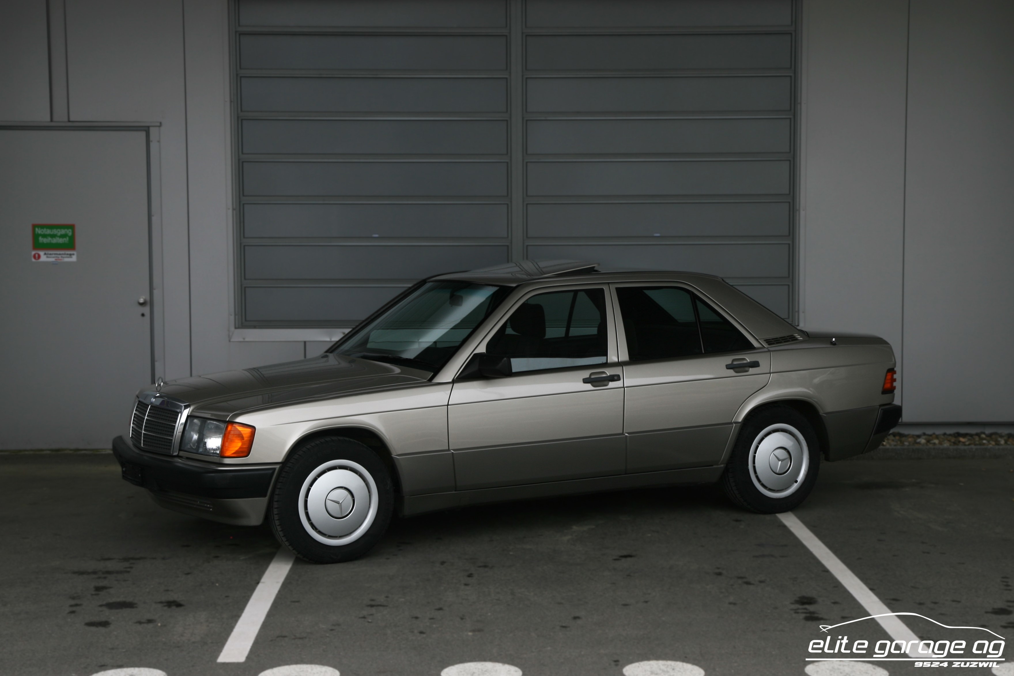 MERCEDES-BENZ 190 E 2.3