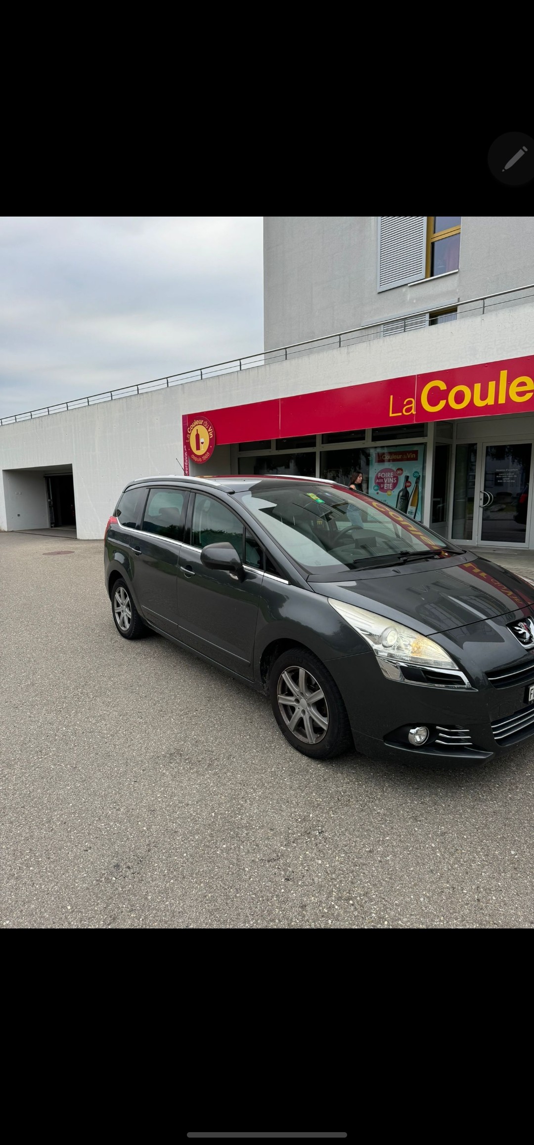 PEUGEOT 5008 1.6 16V T Sport