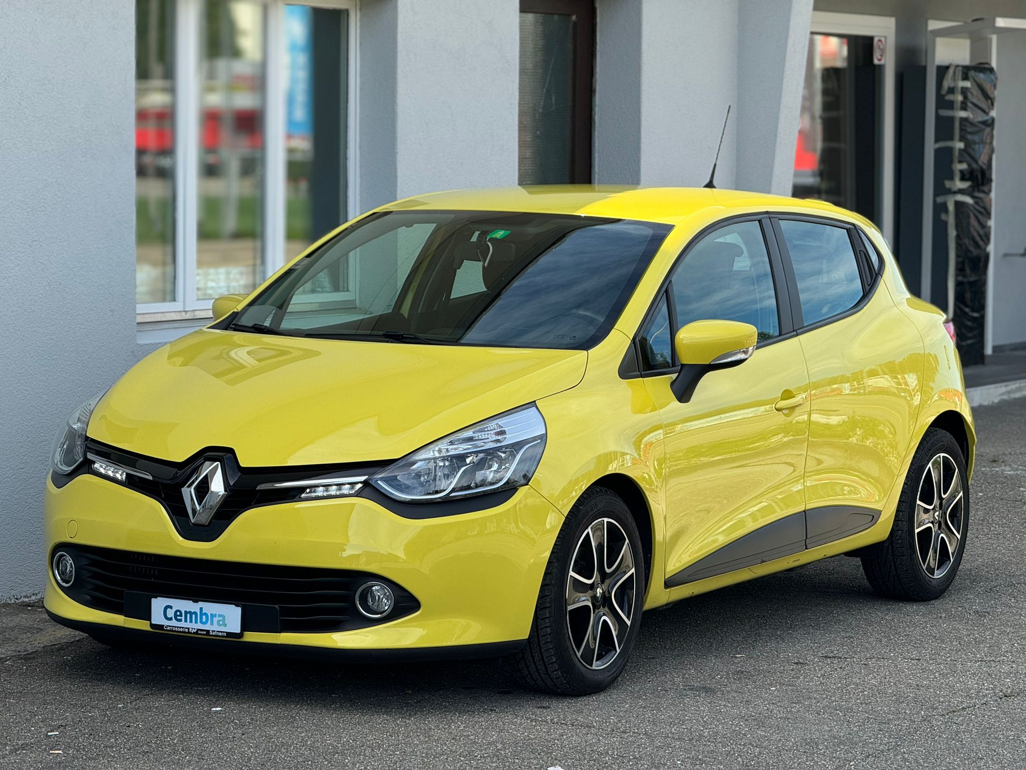 RENAULT Clio 0.9 12V Swiss Edition