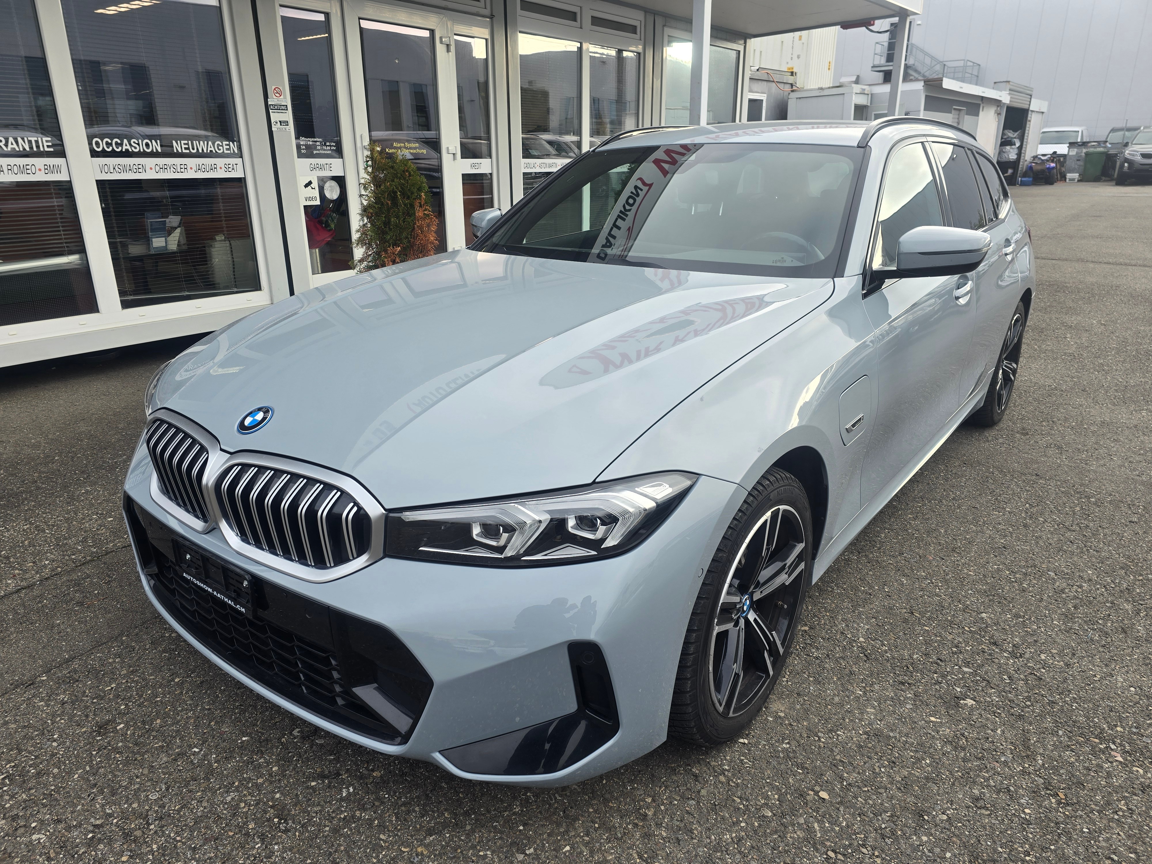 BMW 330e x DriveTouring Steptronic M Sport