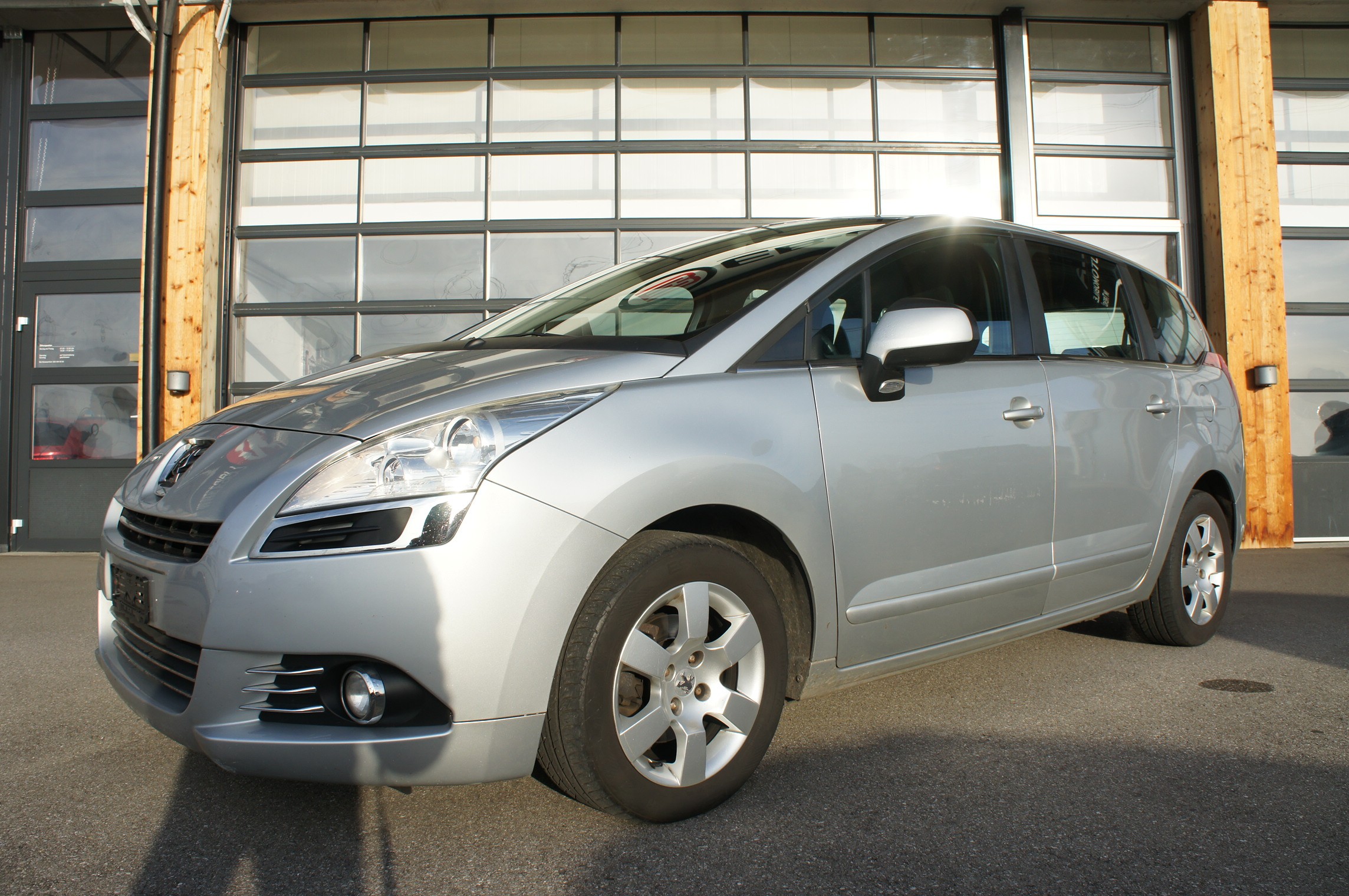 PEUGEOT 5008 1.6 HDI Sport