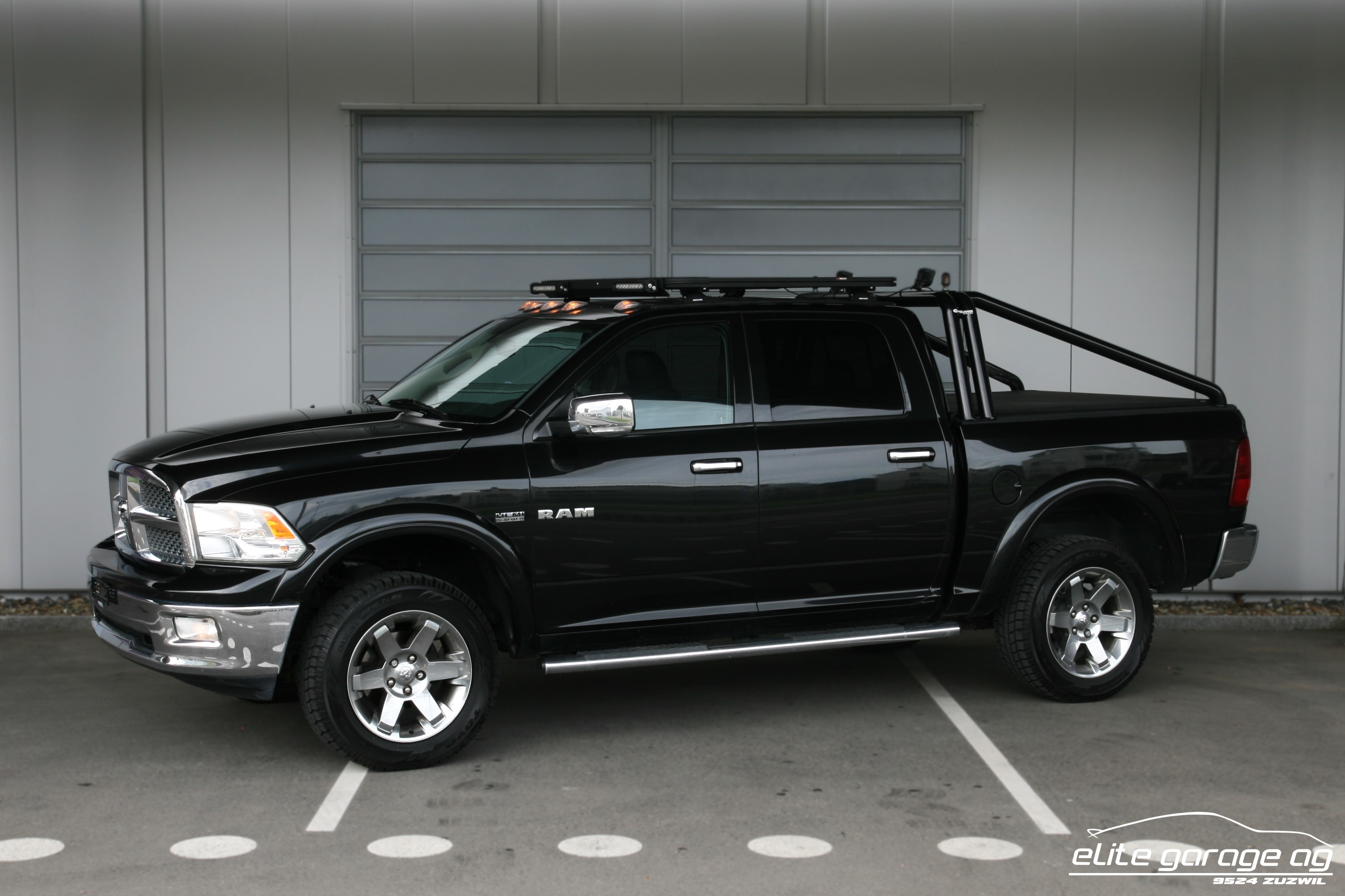 DODGE RAM 1500 4x4 HEMI V8