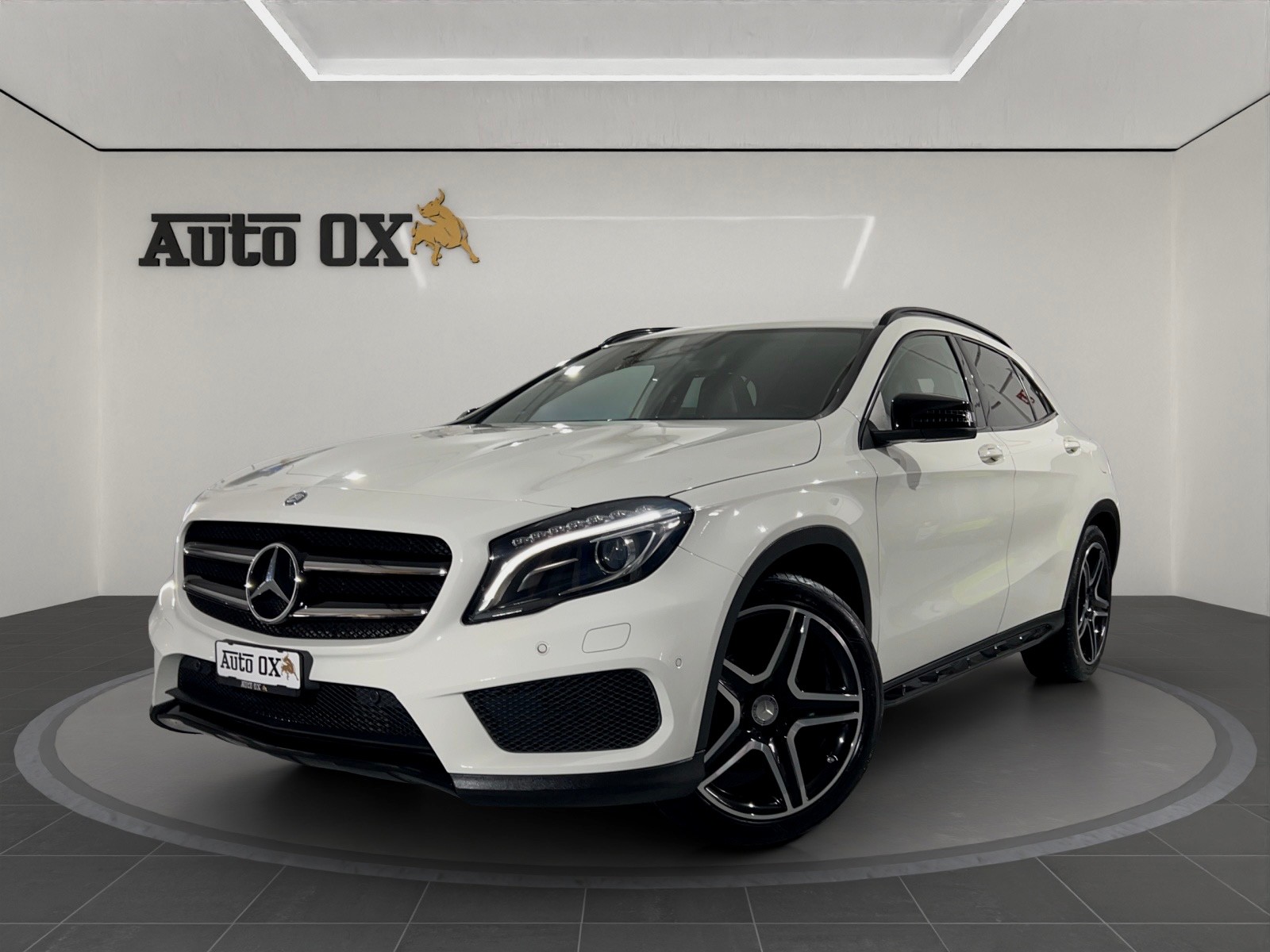 MERCEDES-BENZ GLA 200 AMG Line