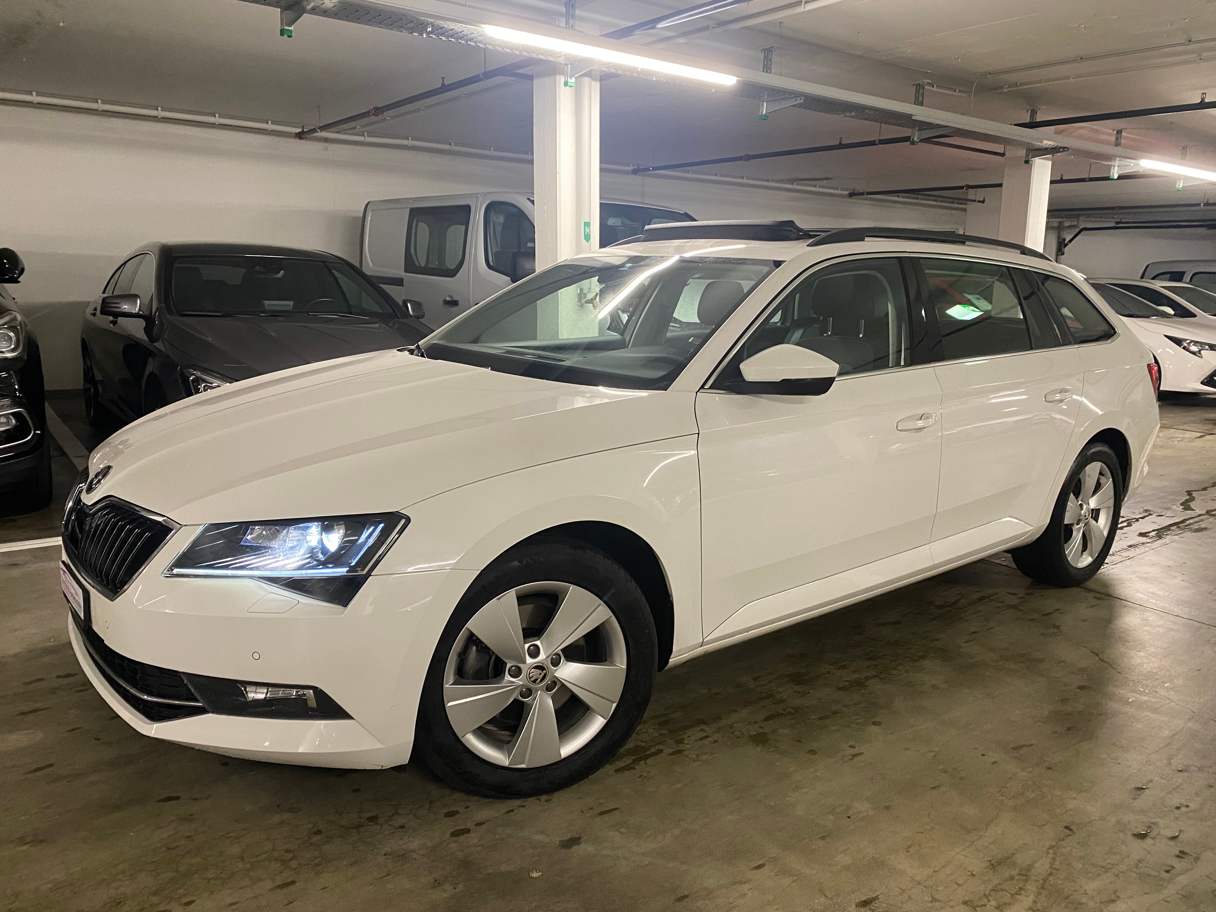 SKODA Superb Combi 2.0 TDi Ambition 4x4 DSG