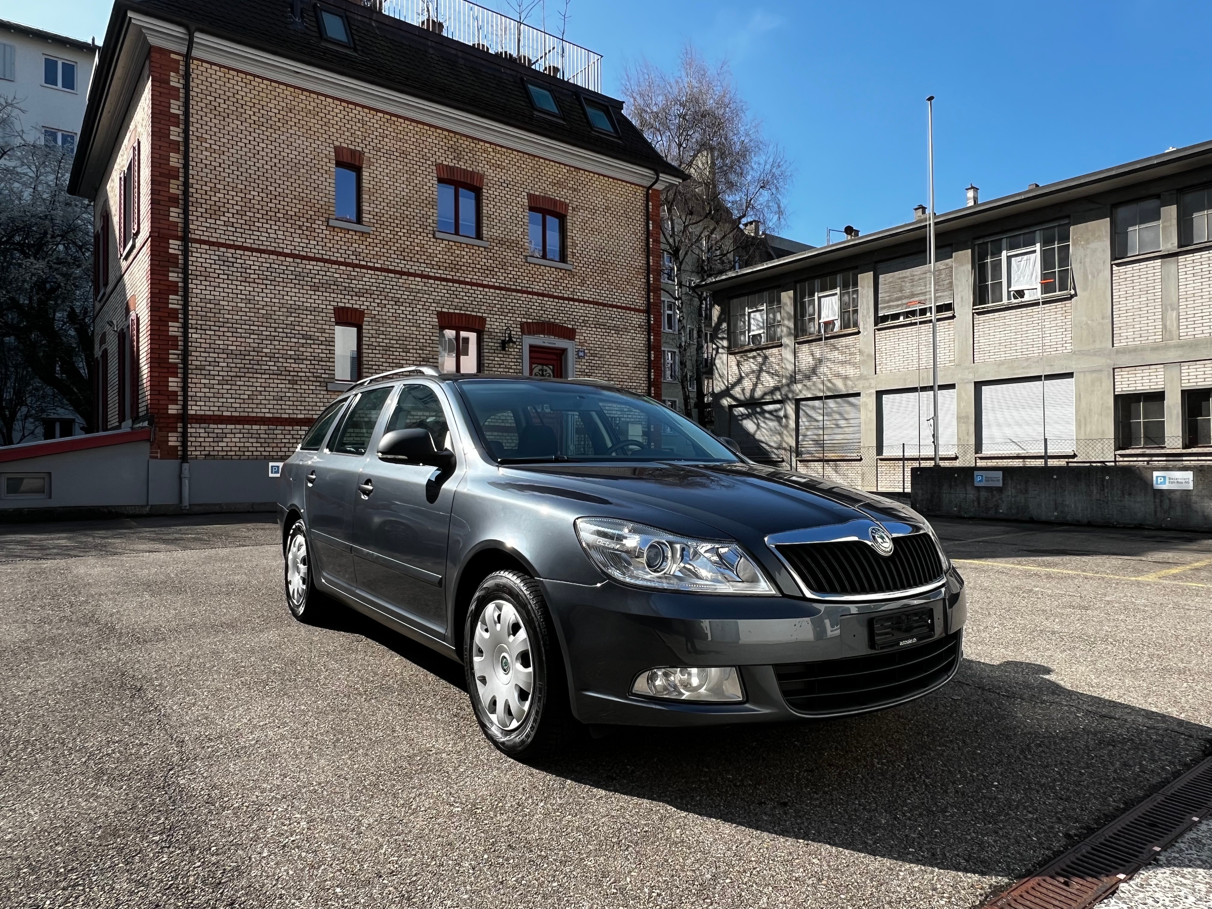 SKODA Octavia Combi 1.6 TDI Ambiente DSG