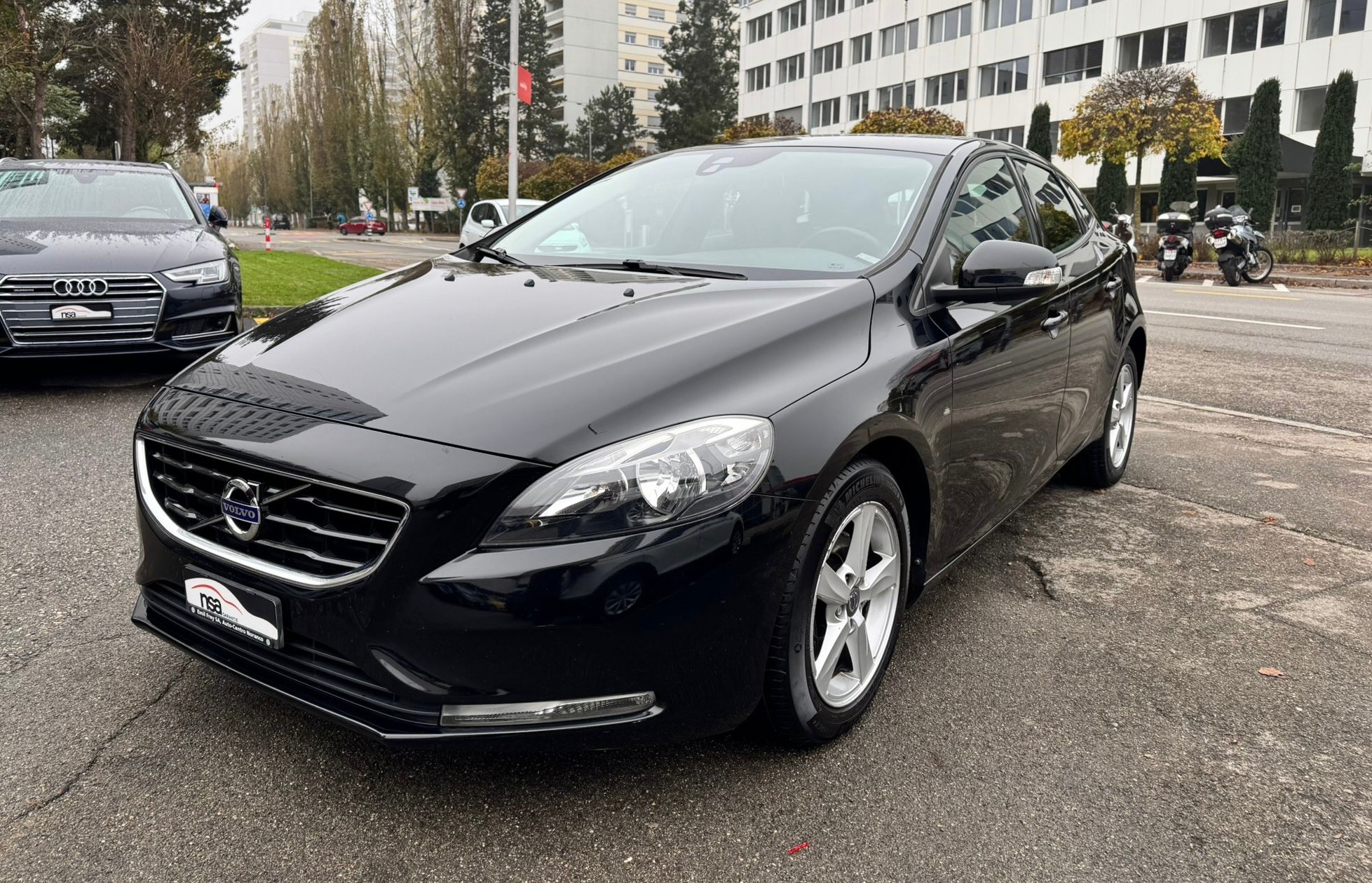 VOLVO V40 D2 Kinetic R-Design Powershift