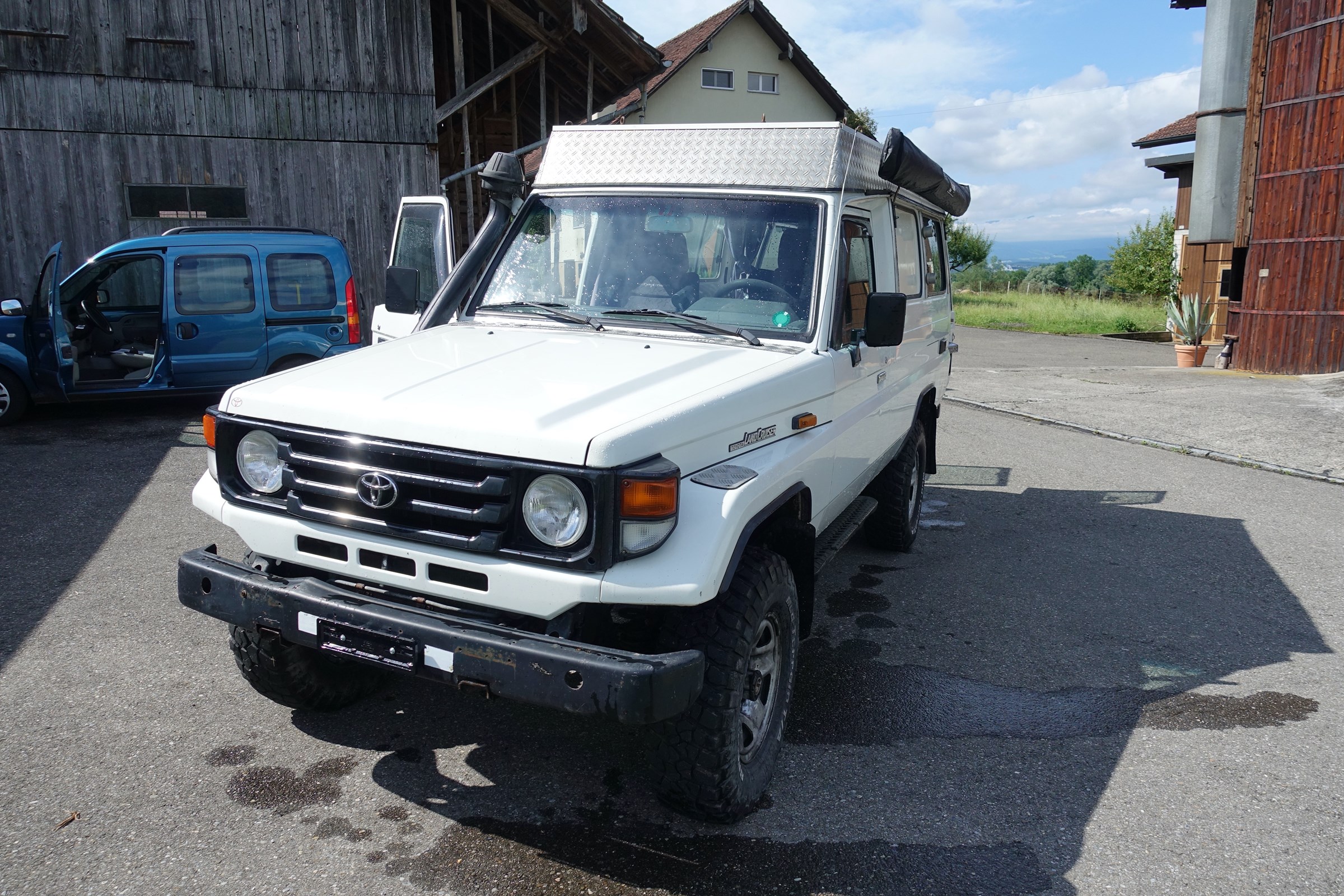 TOYOTA LAND CRUISER HZJ 78