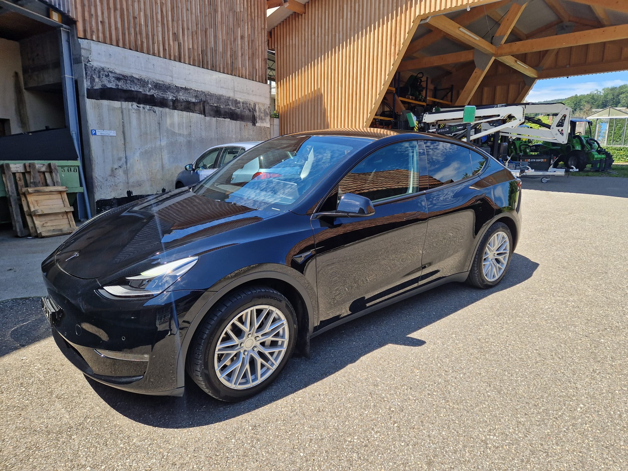 TESLA Model Y Long Range