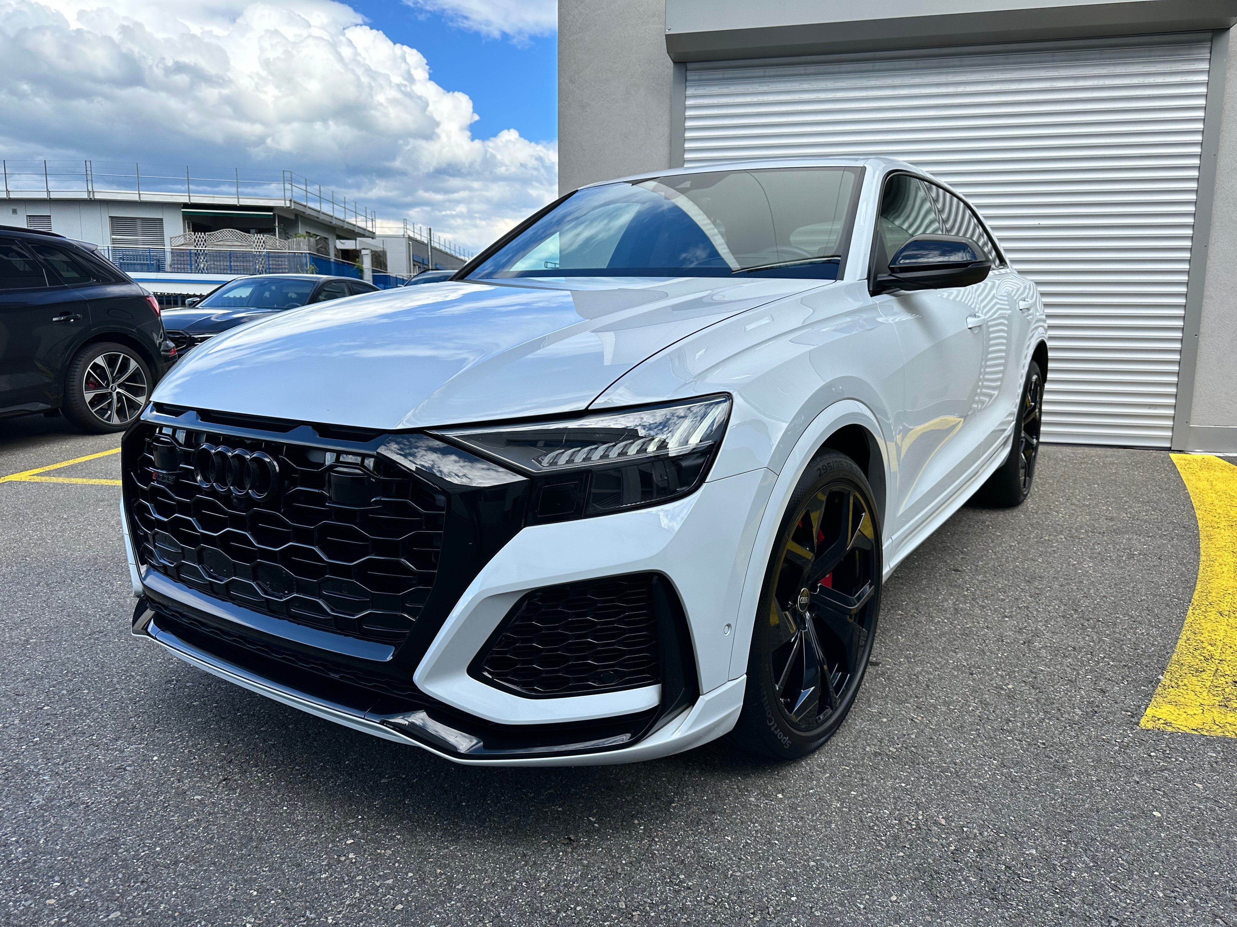 AUDI RSQ8 quattro tiptronic